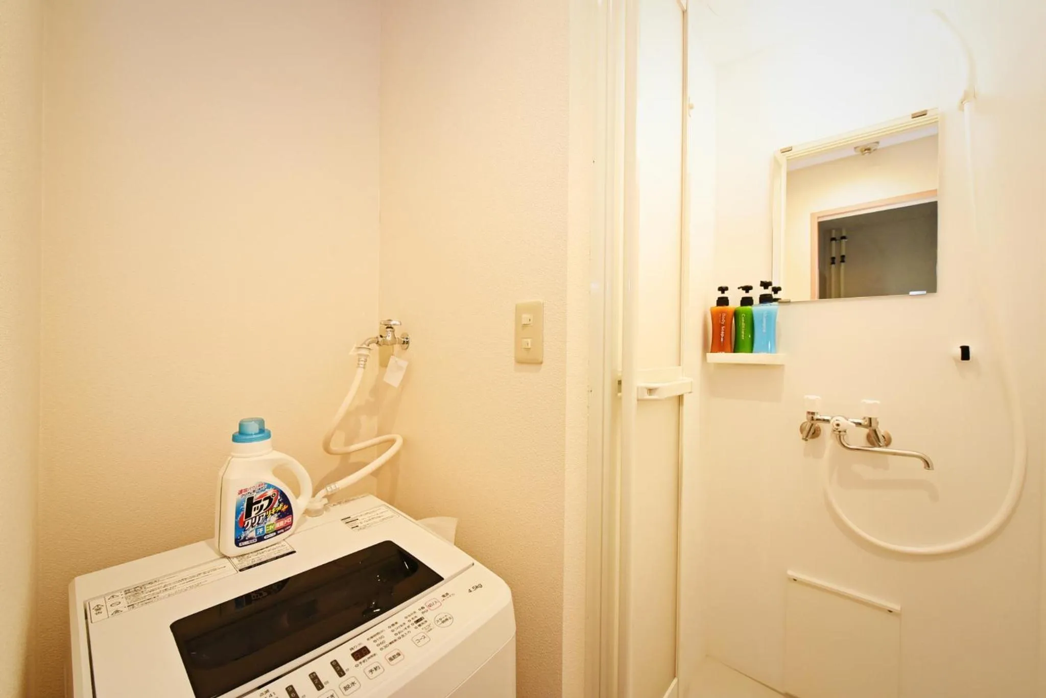 Shower in HEIGHTS N7