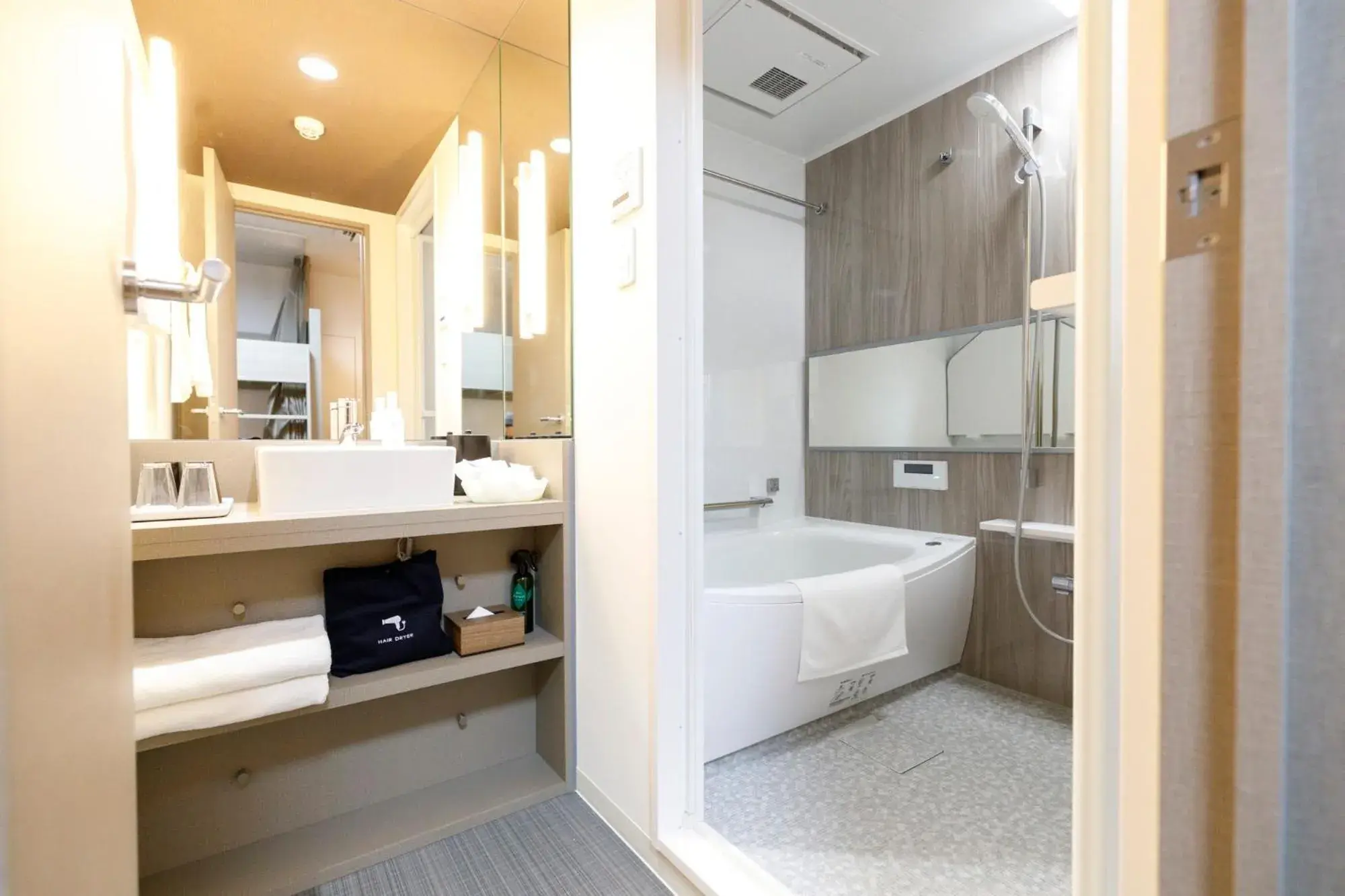 Annex Deluxe Quadruple Room - Non-Smoking in HOTEL Third Place Hakata Annex Deluxe Quadruple Room - Non-Smoking in HOTEL Third Place Hakata