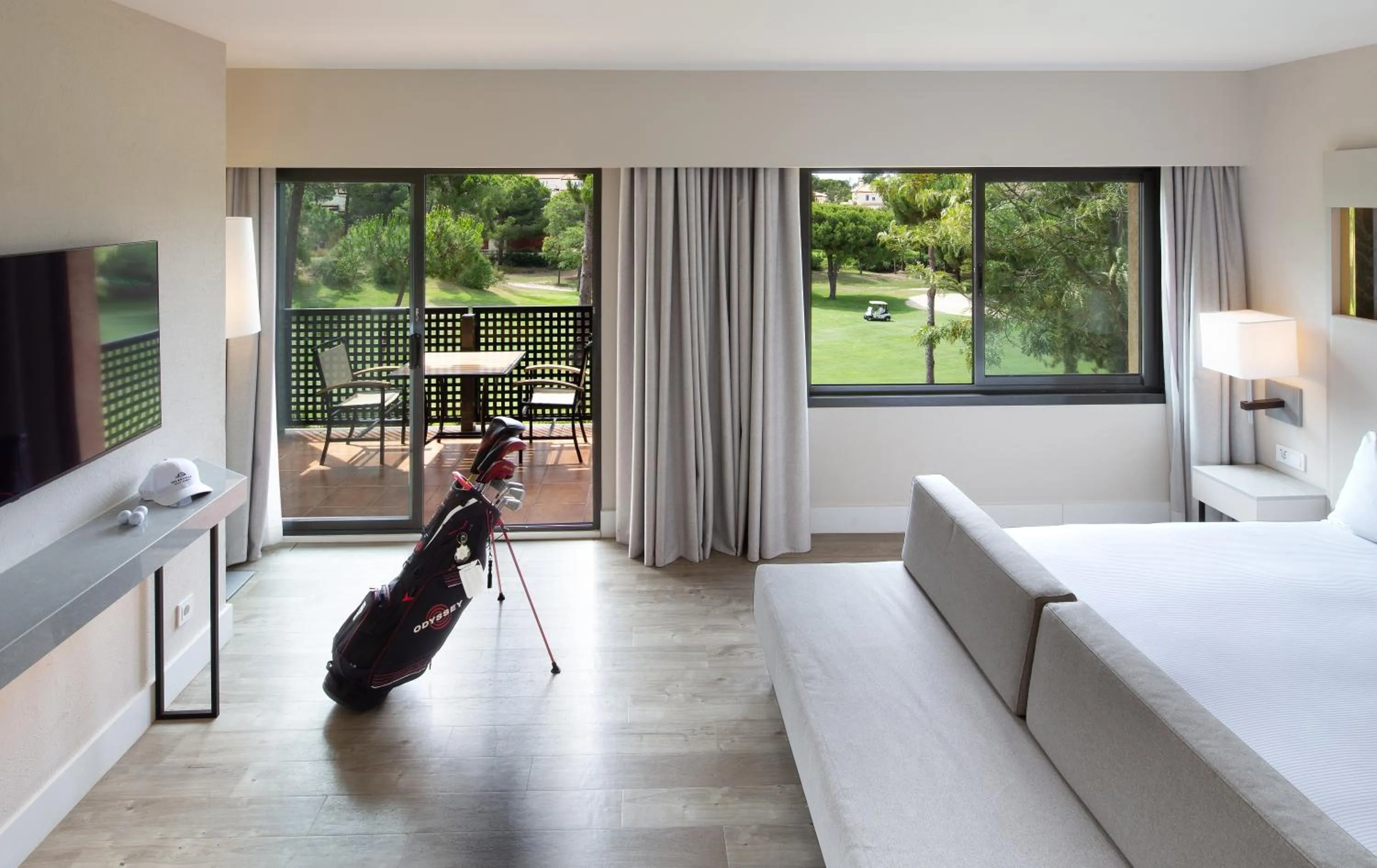 Property building, Bed in DoubleTree by Hilton Islantilla Beach Golf Resort