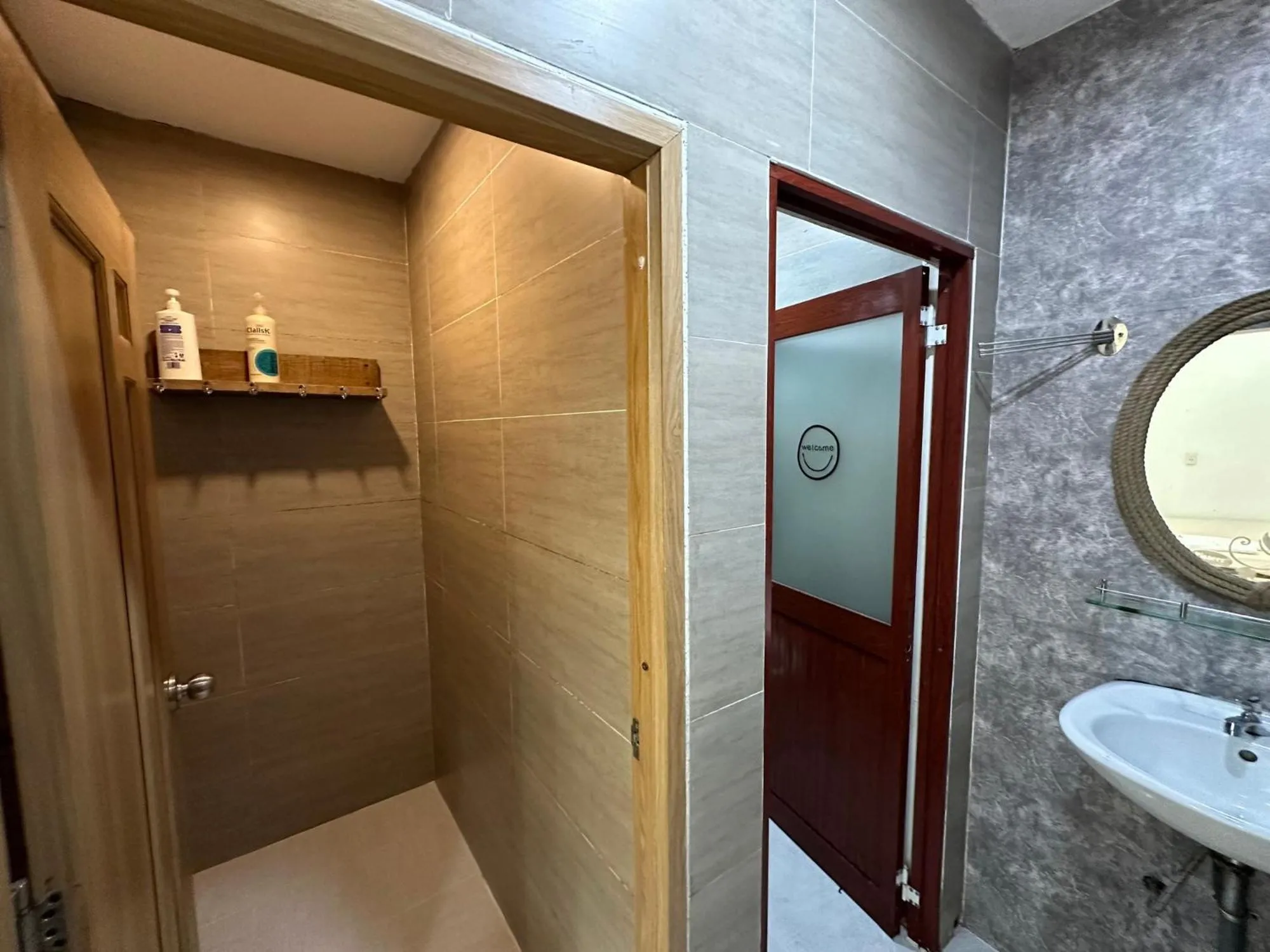 Shower in Lengkeng Da Lat Homestay