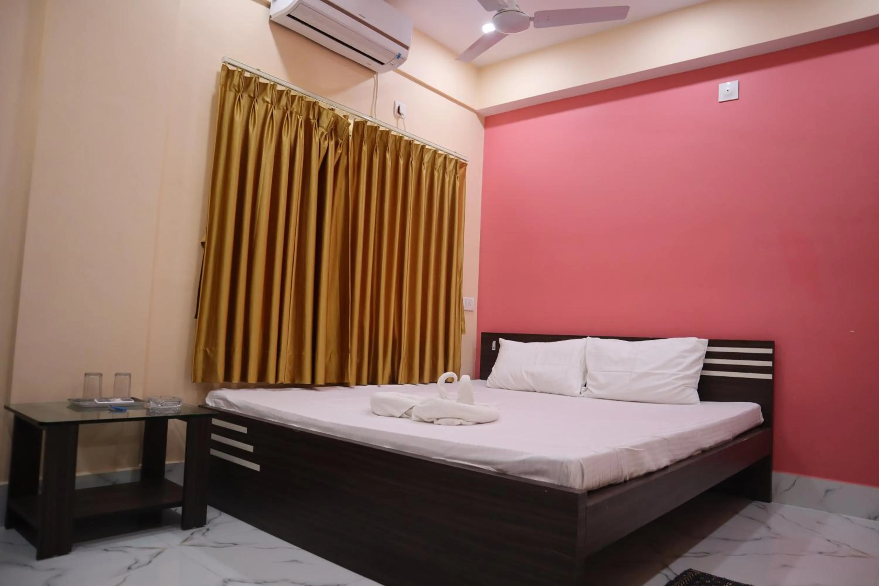 Bed in Hotel Saan Berhampore