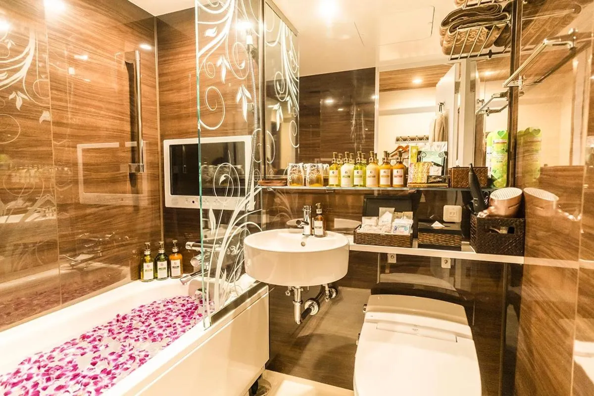 Shower in BaliAn Resort Forest Ikebukuro