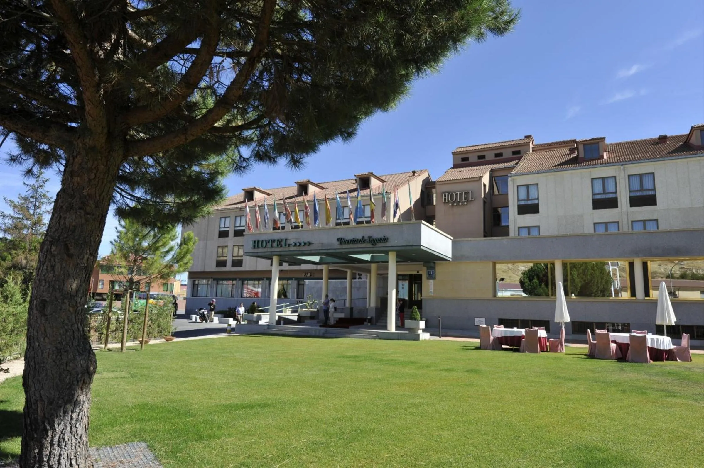 Facade/entrance in Puerta de Segovia