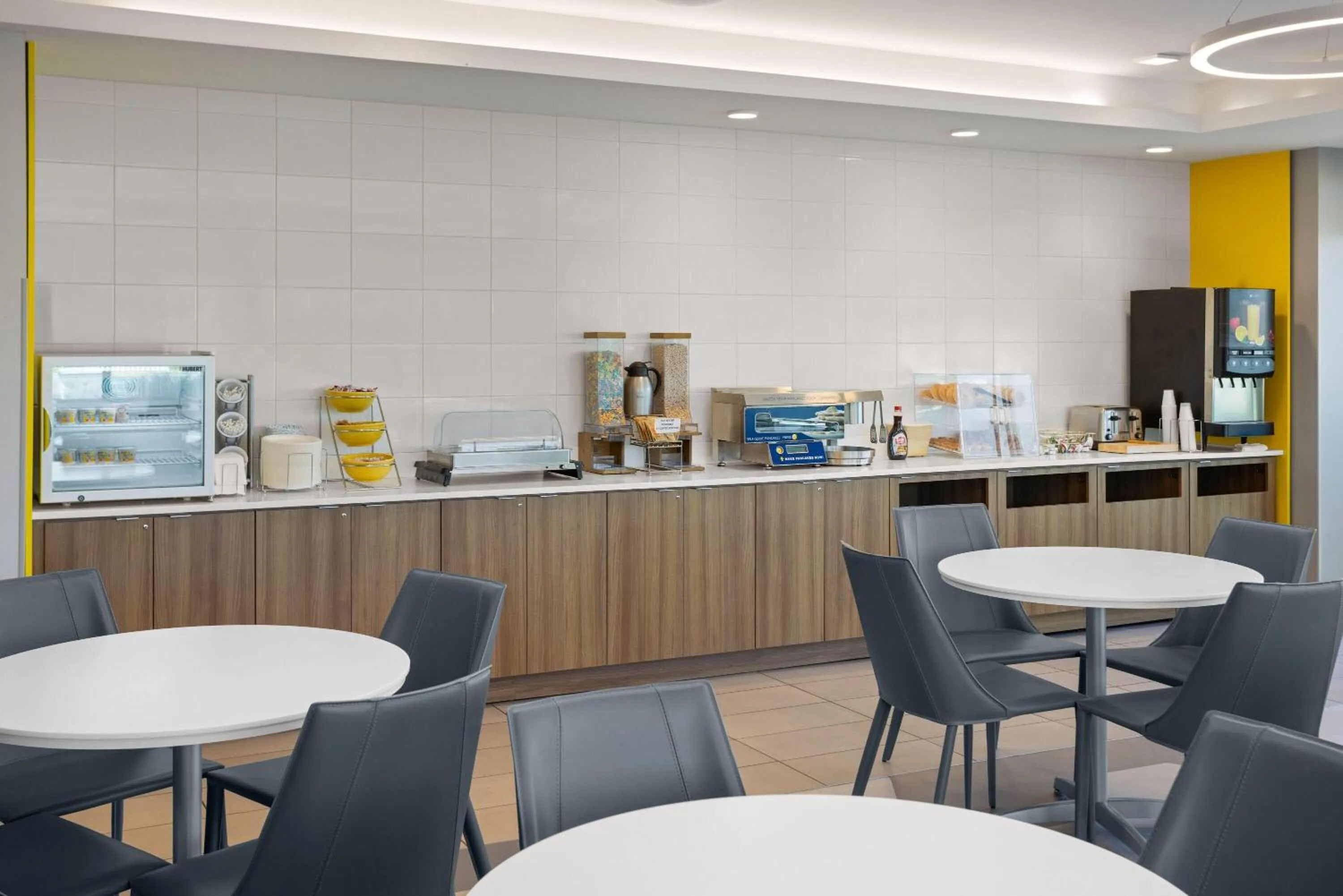 Breakfast in Microtel Inn & Suites by Wyndham Rehoboth Beach