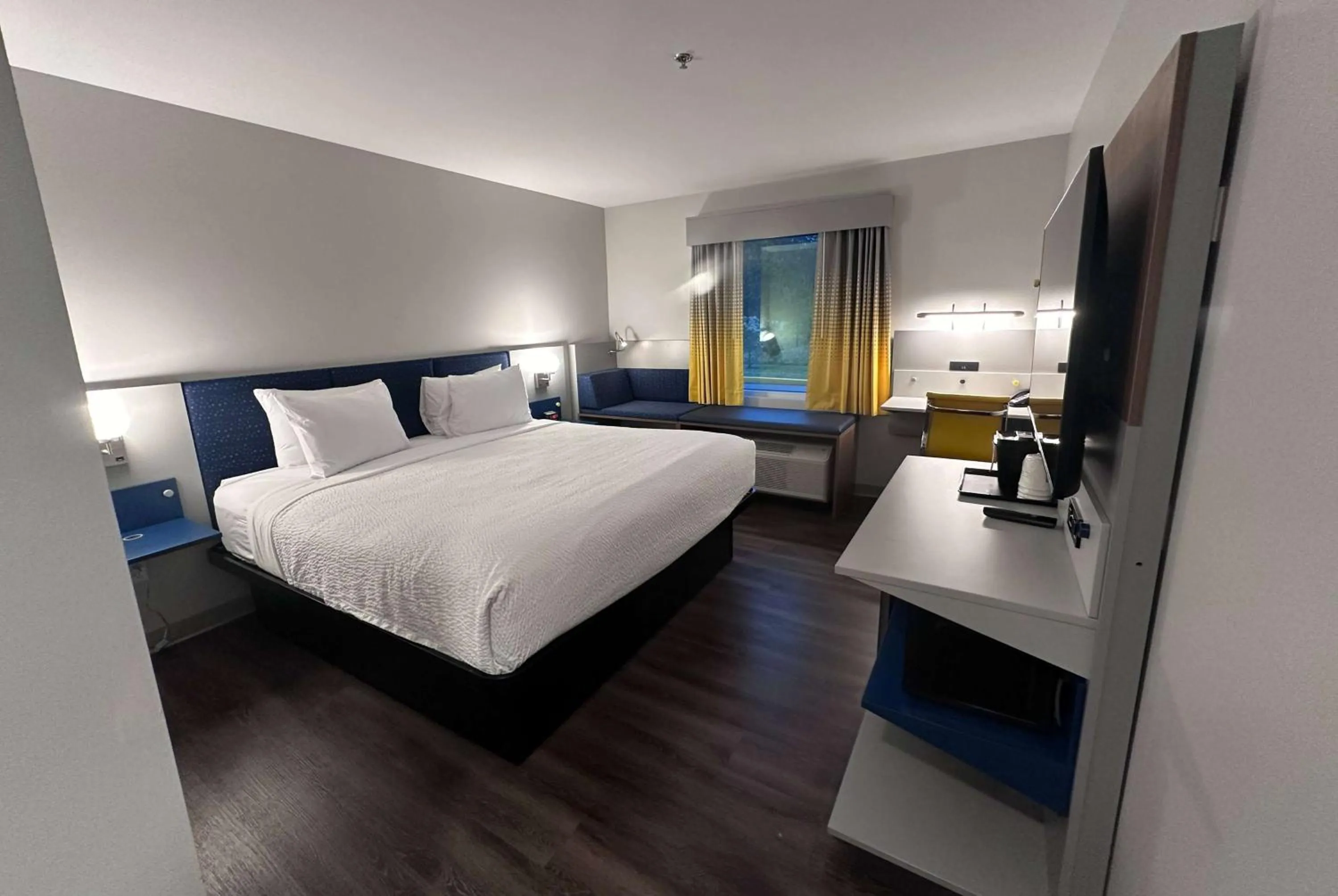 Photo of the whole room, Bed in Microtel Inn & Suites by Wyndham Rehoboth Beach