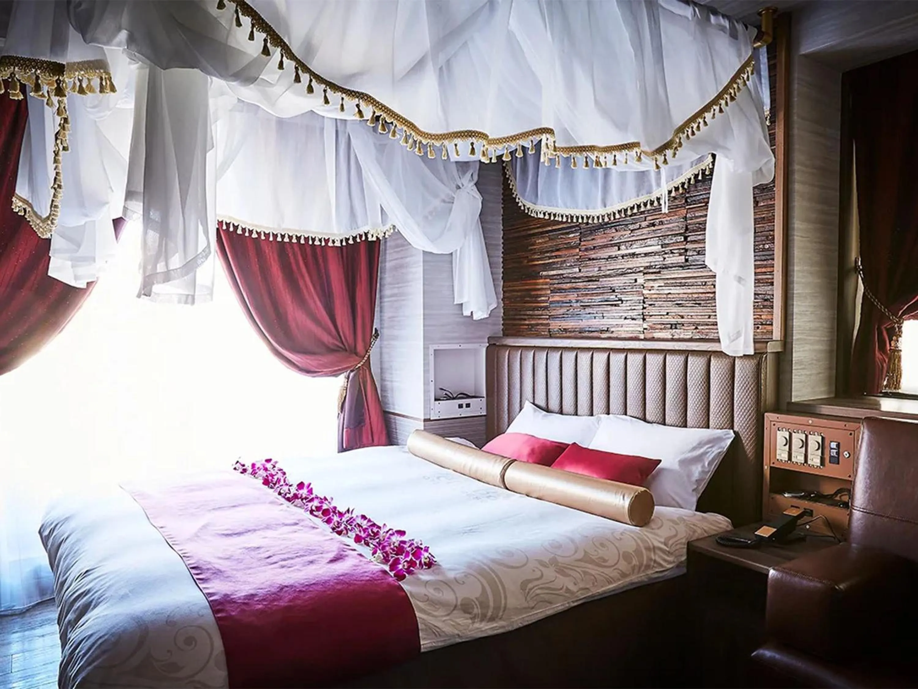 Photo of the whole room, Bed in Petit Bali Ikebukuro