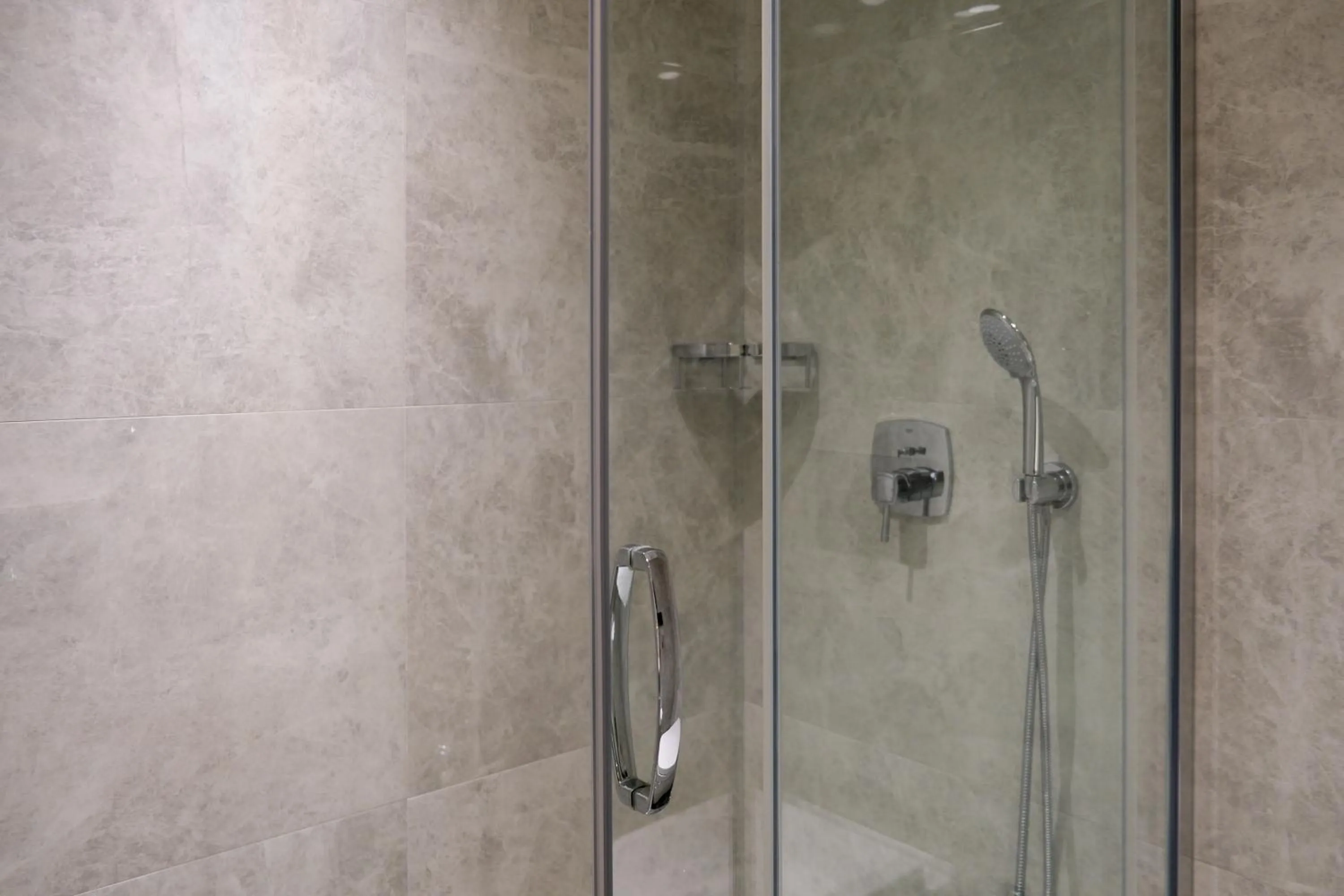 Shower in Dekalb Hotel