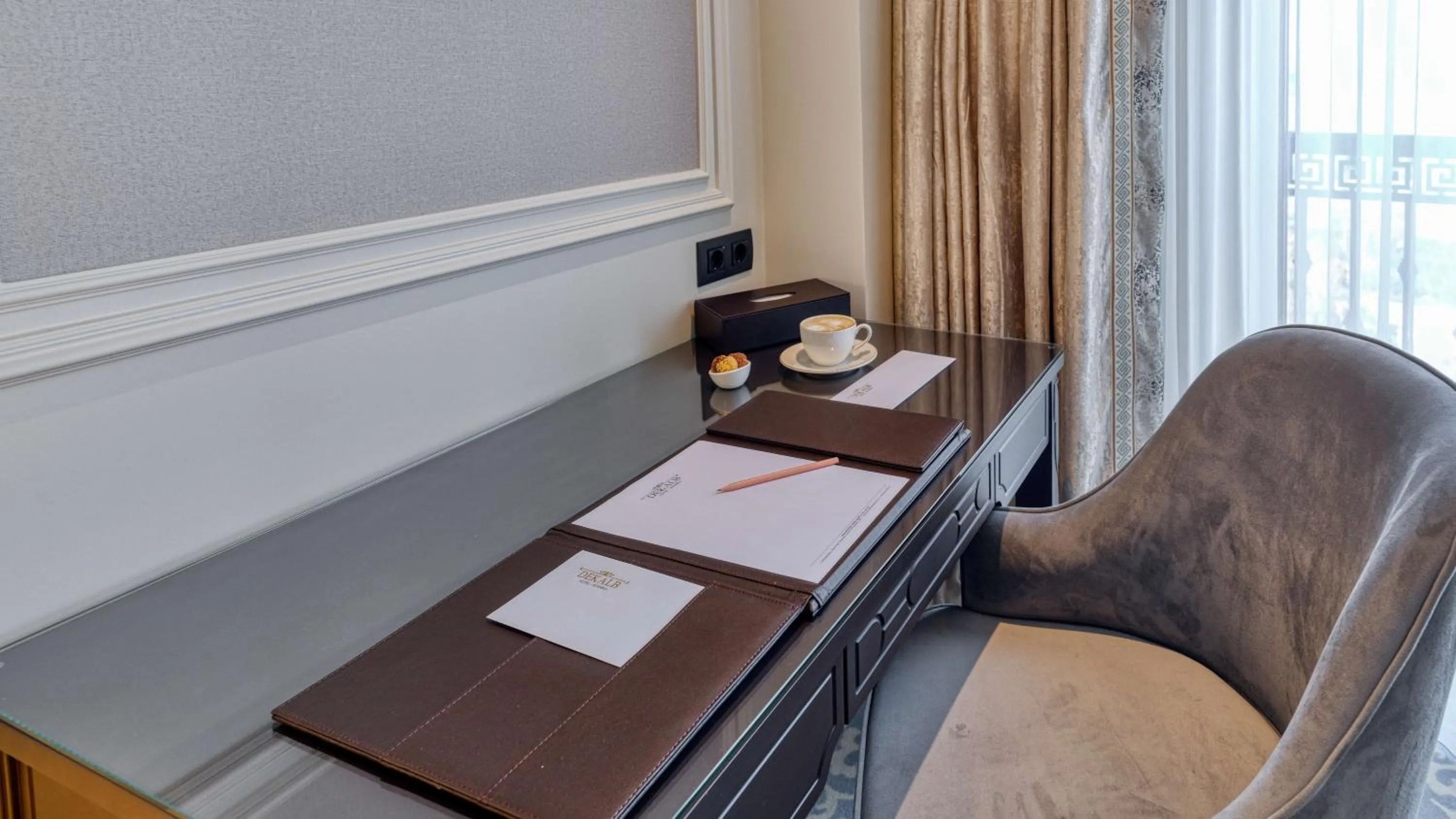 Seating area in Dekalb Hotel