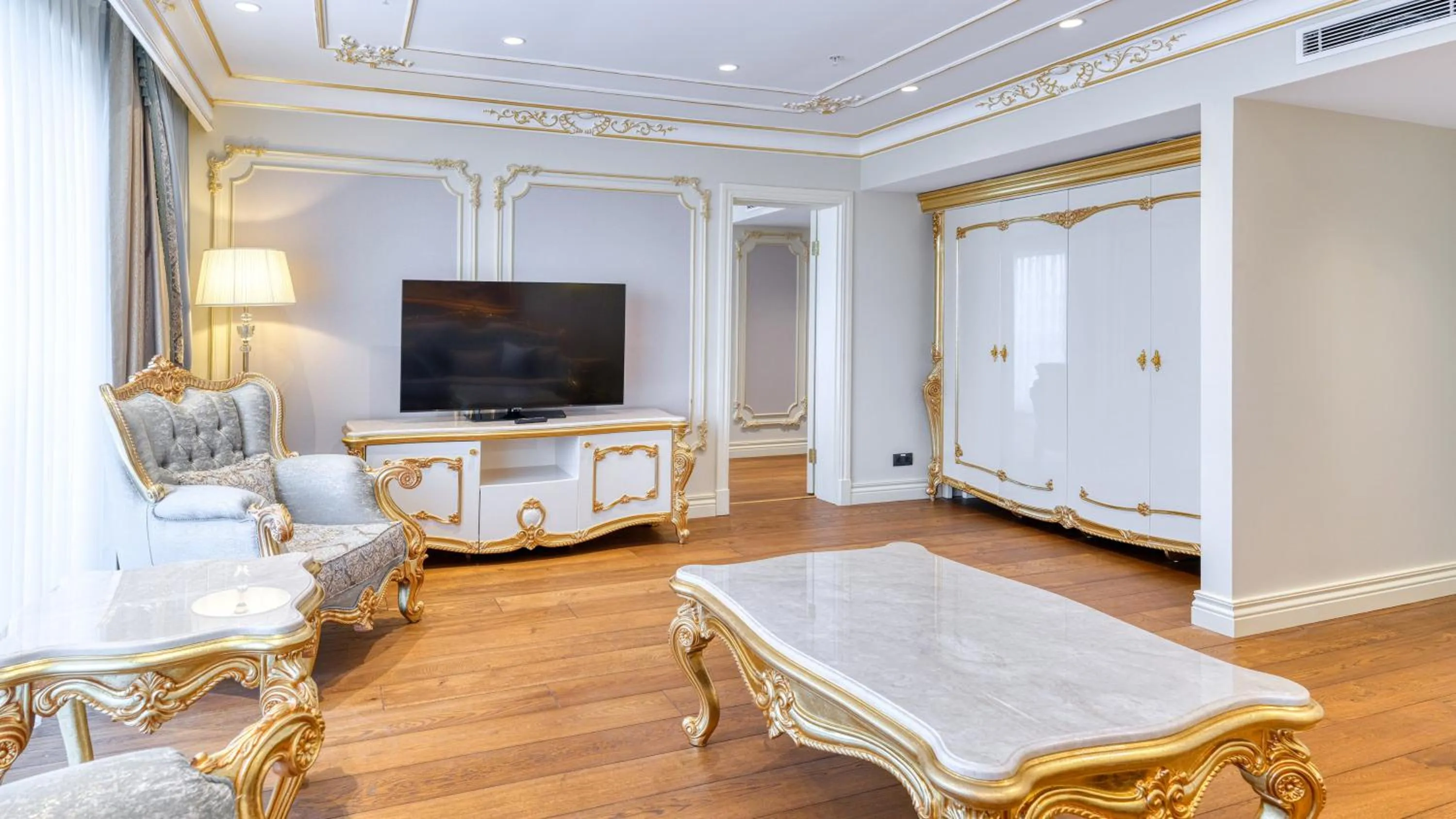 Seating area in Dekalb Hotel