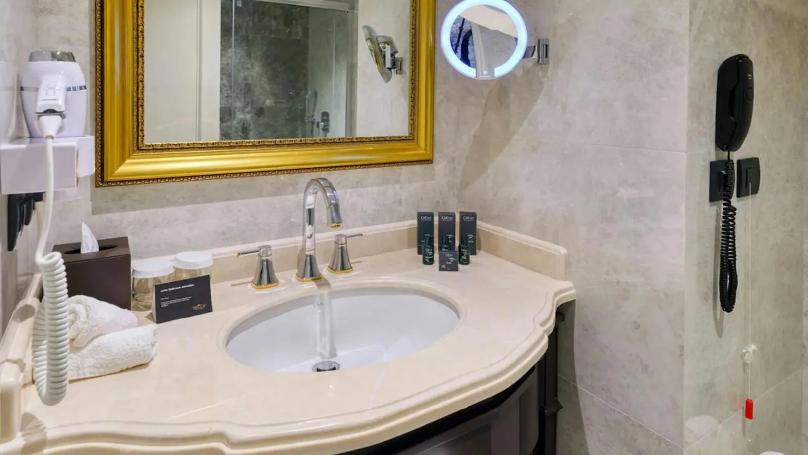 Toilet in Dekalb Hotel