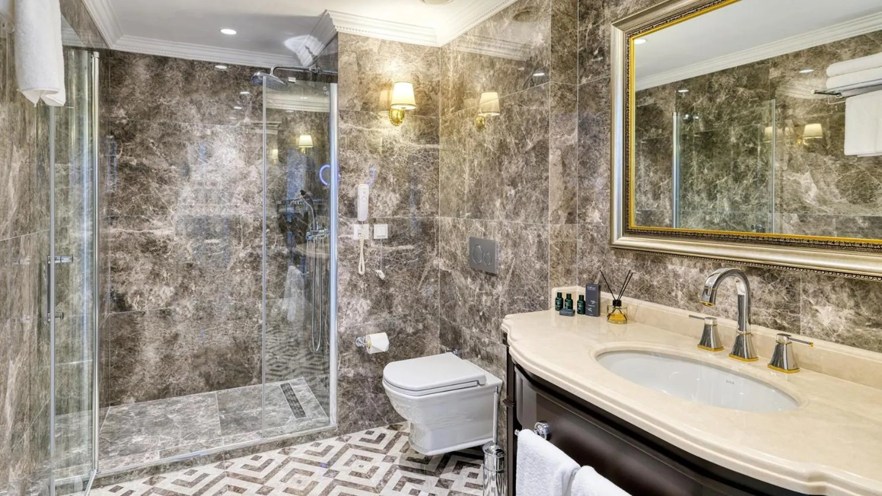 Bathroom in Dekalb Hotel