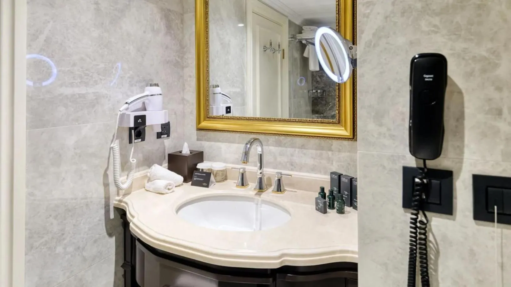 Bathroom in Dekalb Hotel