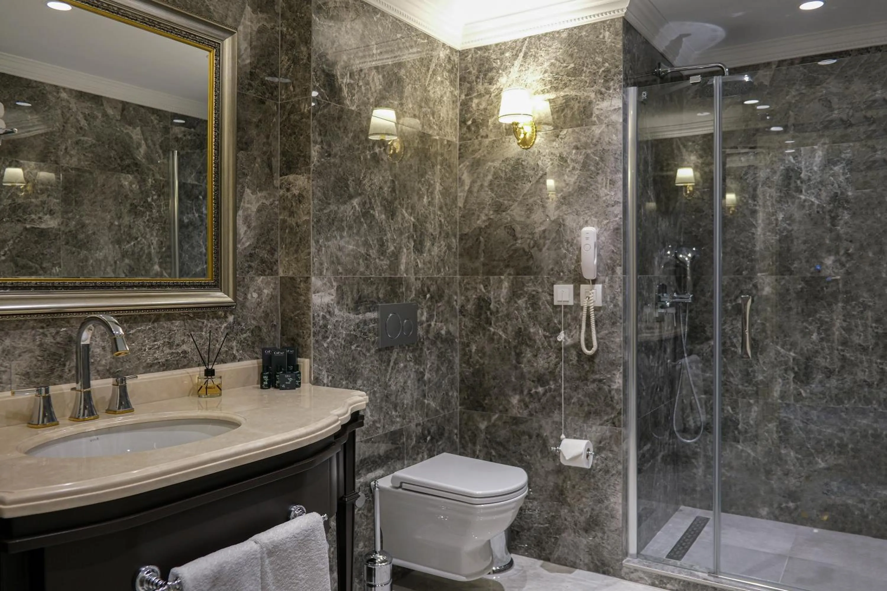 Shower in Dekalb Hotel