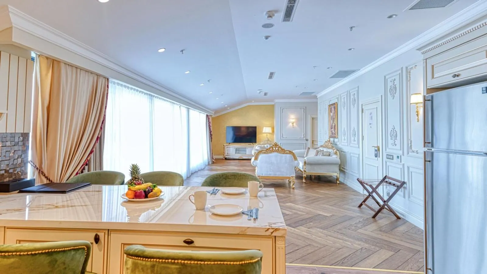 TV and multimedia in Dekalb Hotel