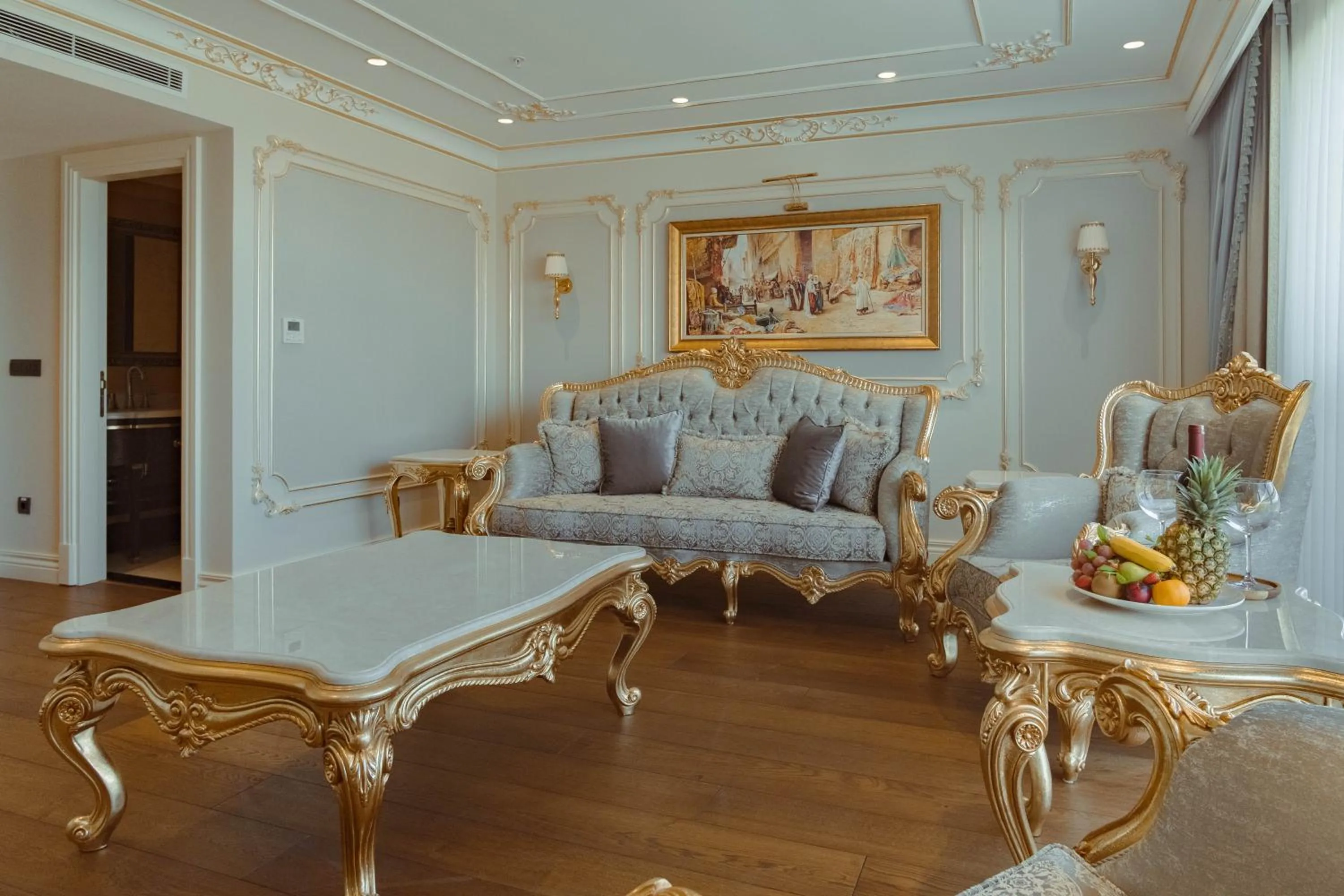 Living room in Dekalb Hotel