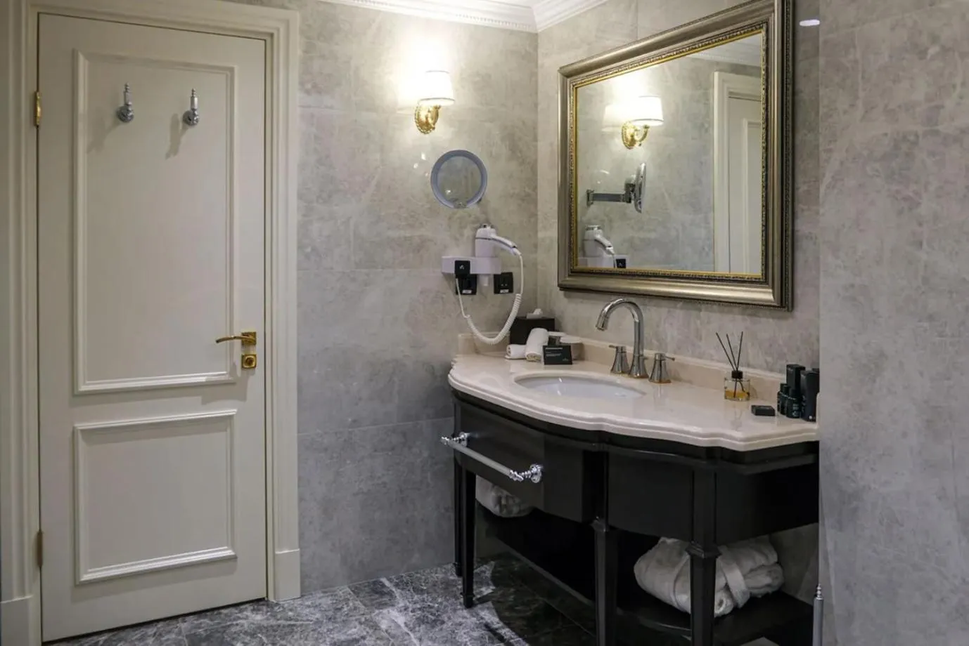 Bathroom in Dekalb Hotel