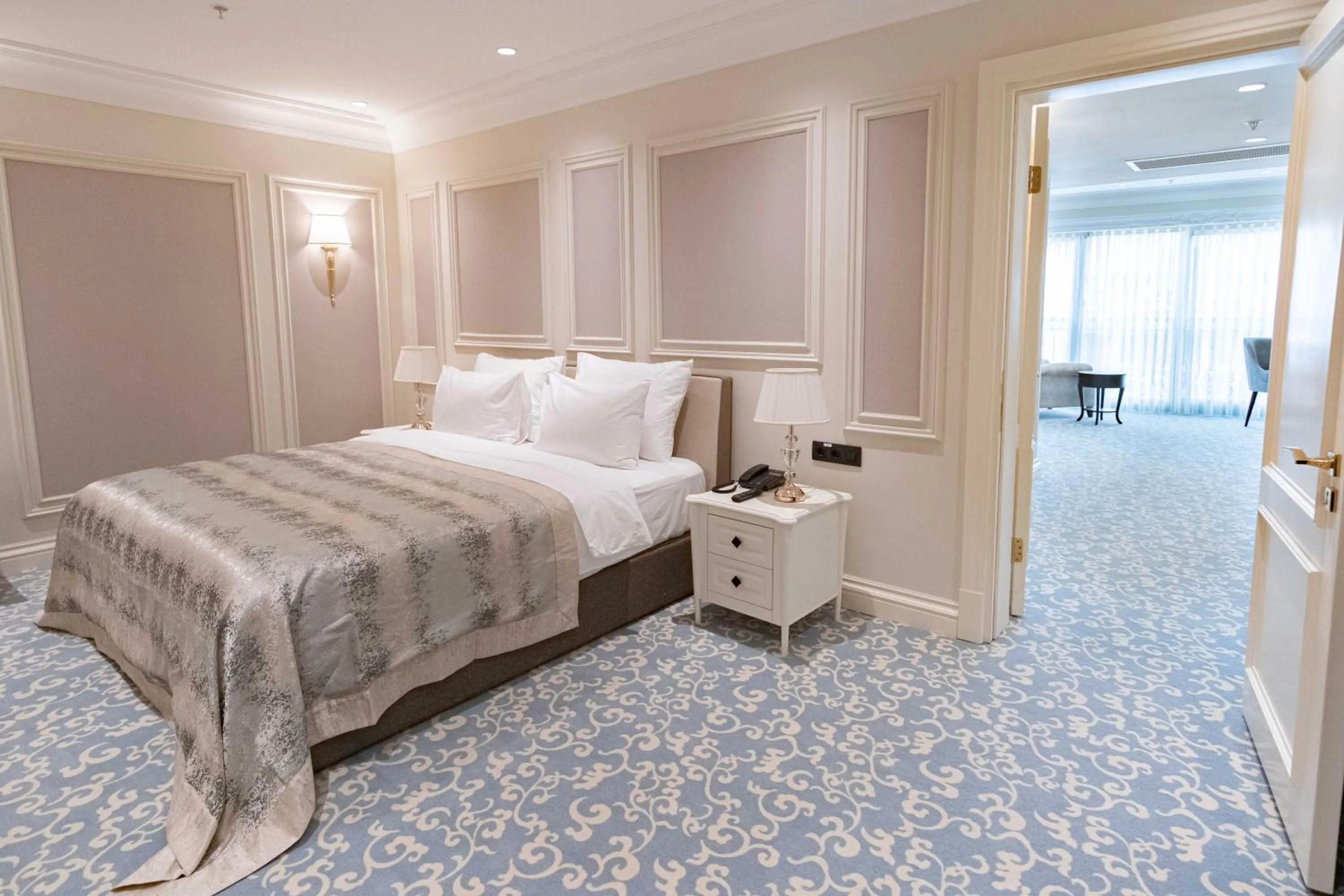 Bedroom, Bed in Dekalb Hotel