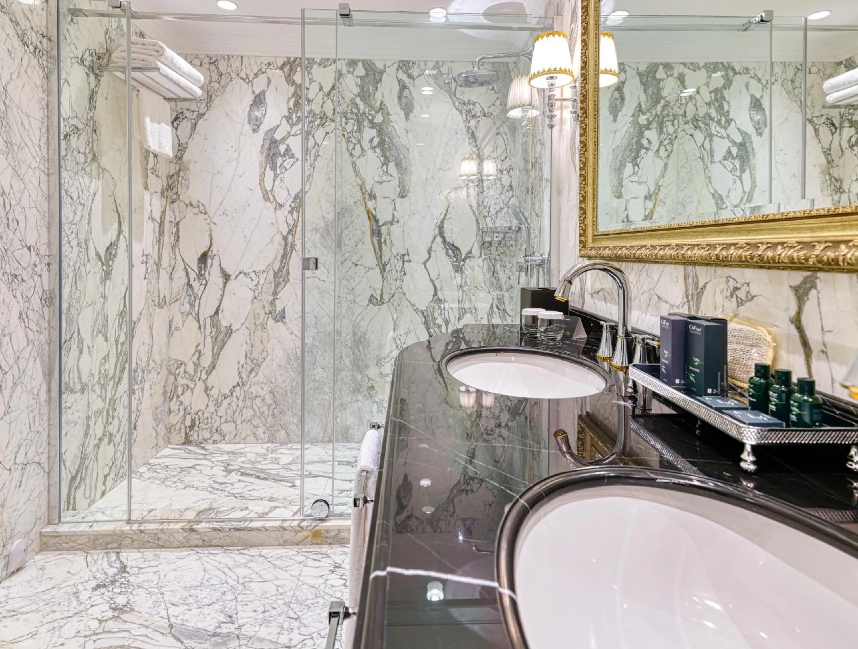 Shower in Dekalb Hotel