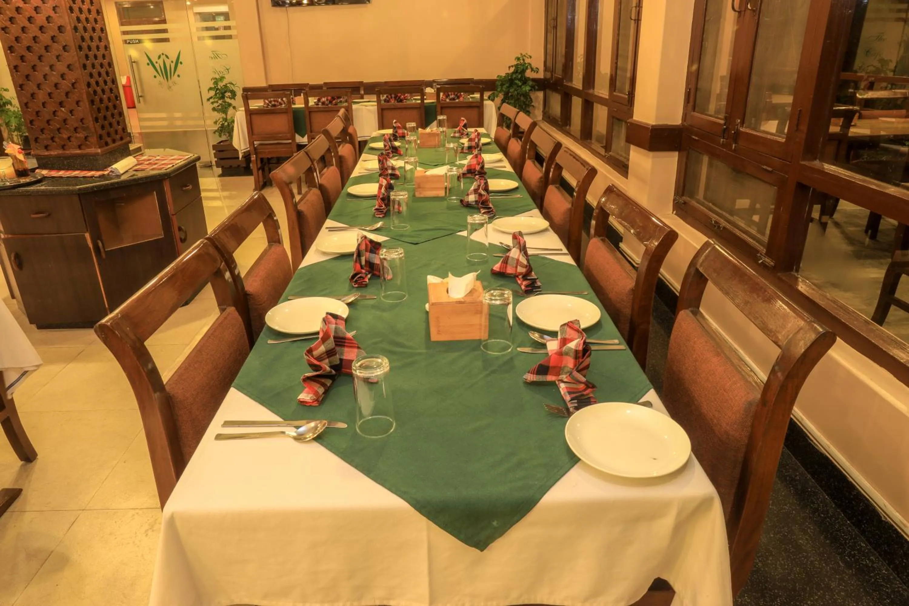 Restaurant/places to eat in Bharatpur Garden Resort