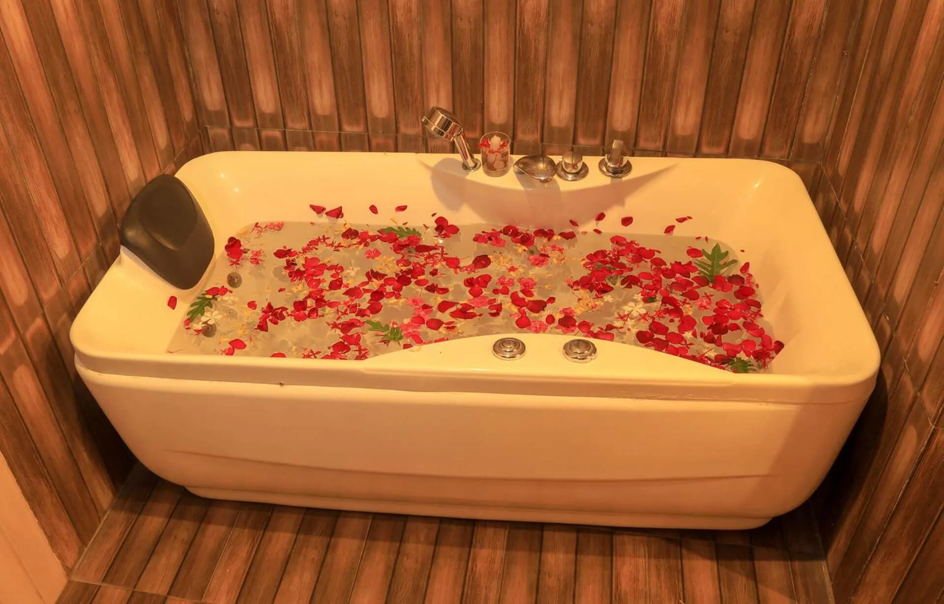 Bath in Bharatpur Garden Resort