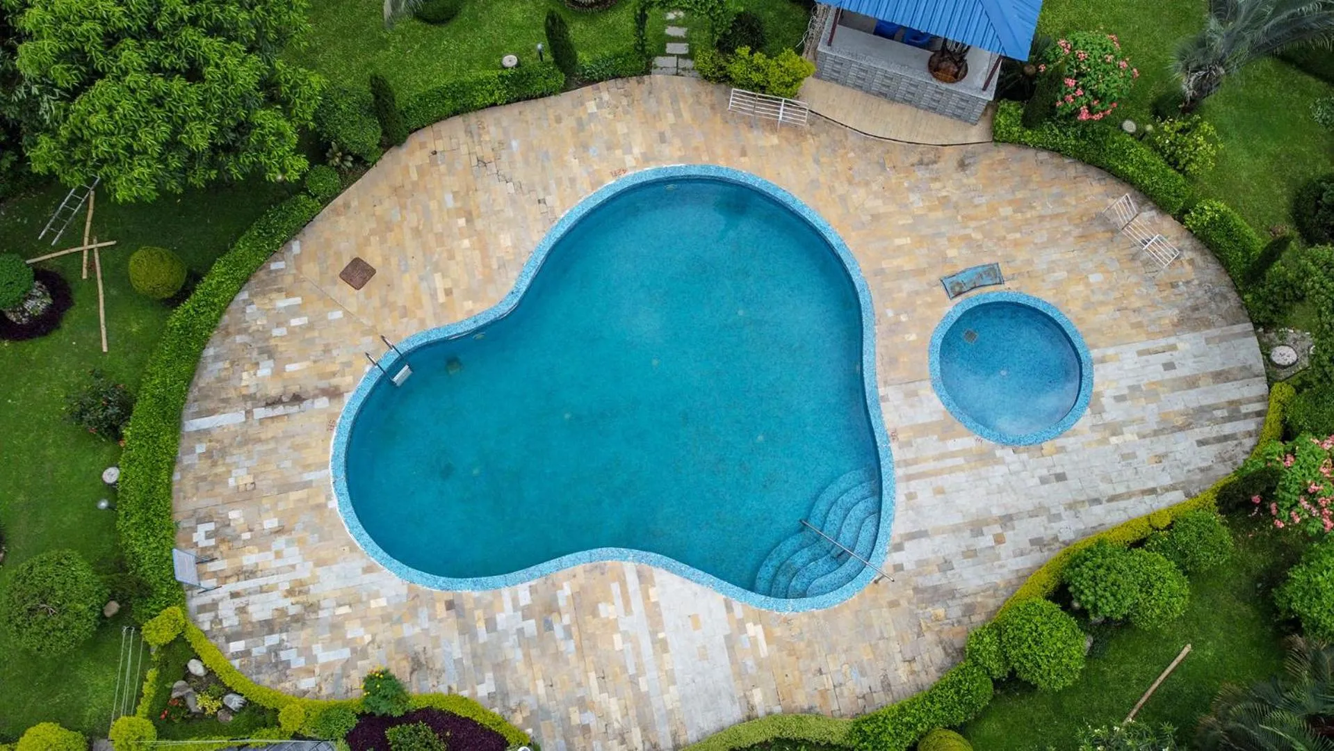 Swimming pool in Bharatpur Garden Resort