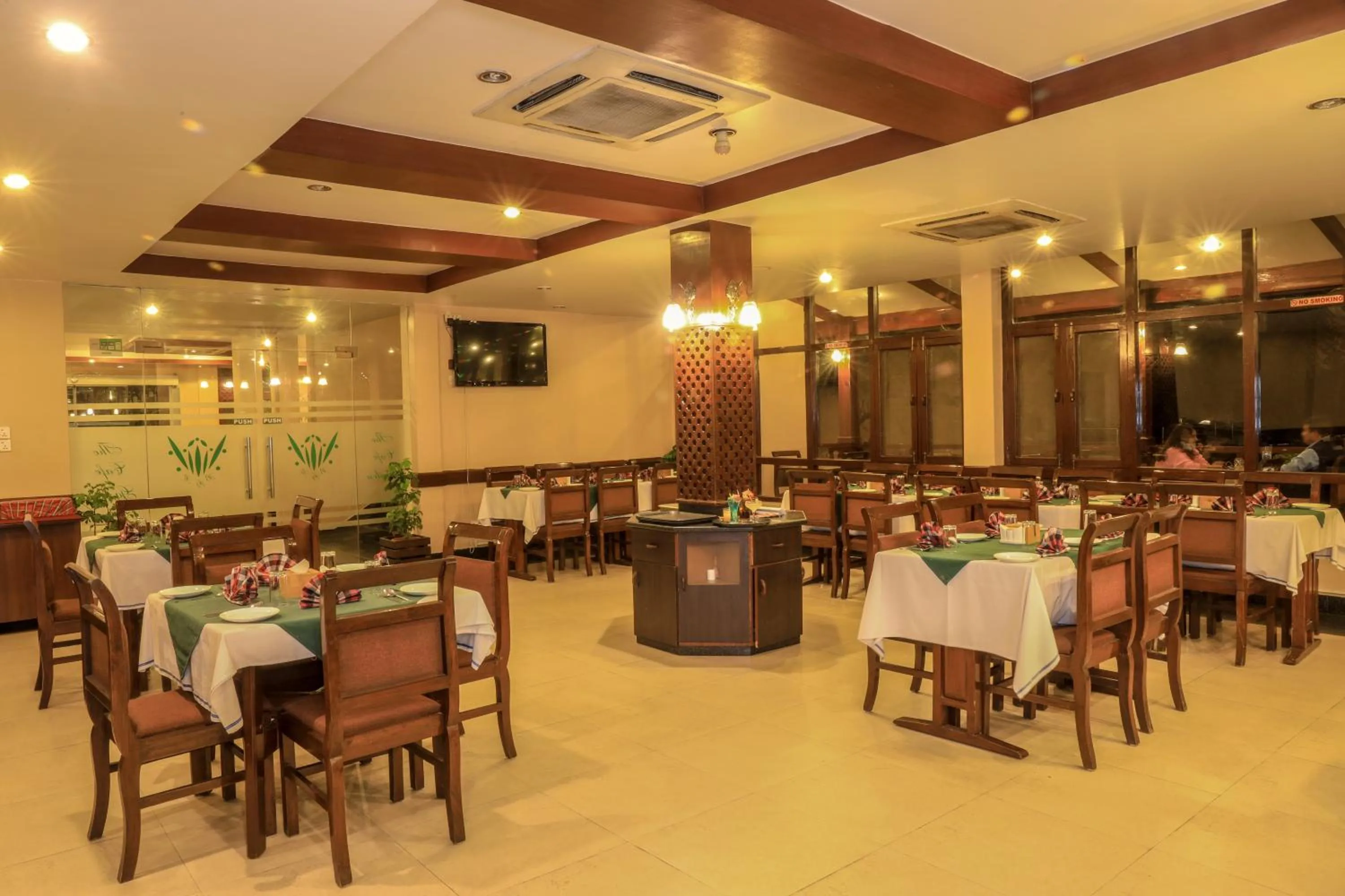 Restaurant/places to eat in Bharatpur Garden Resort