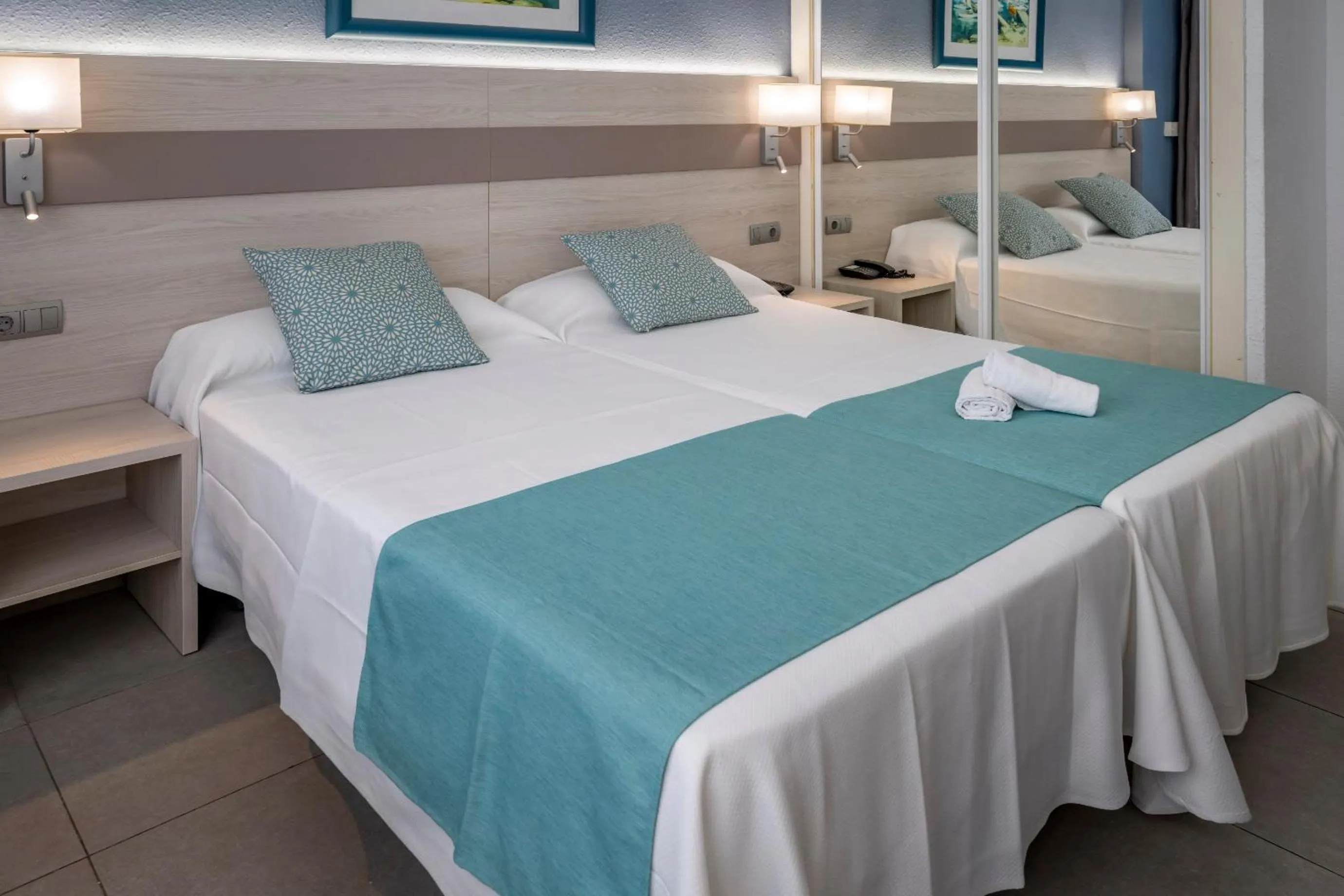 Photo of the whole room, Bed in 4R Salou Park Resort I