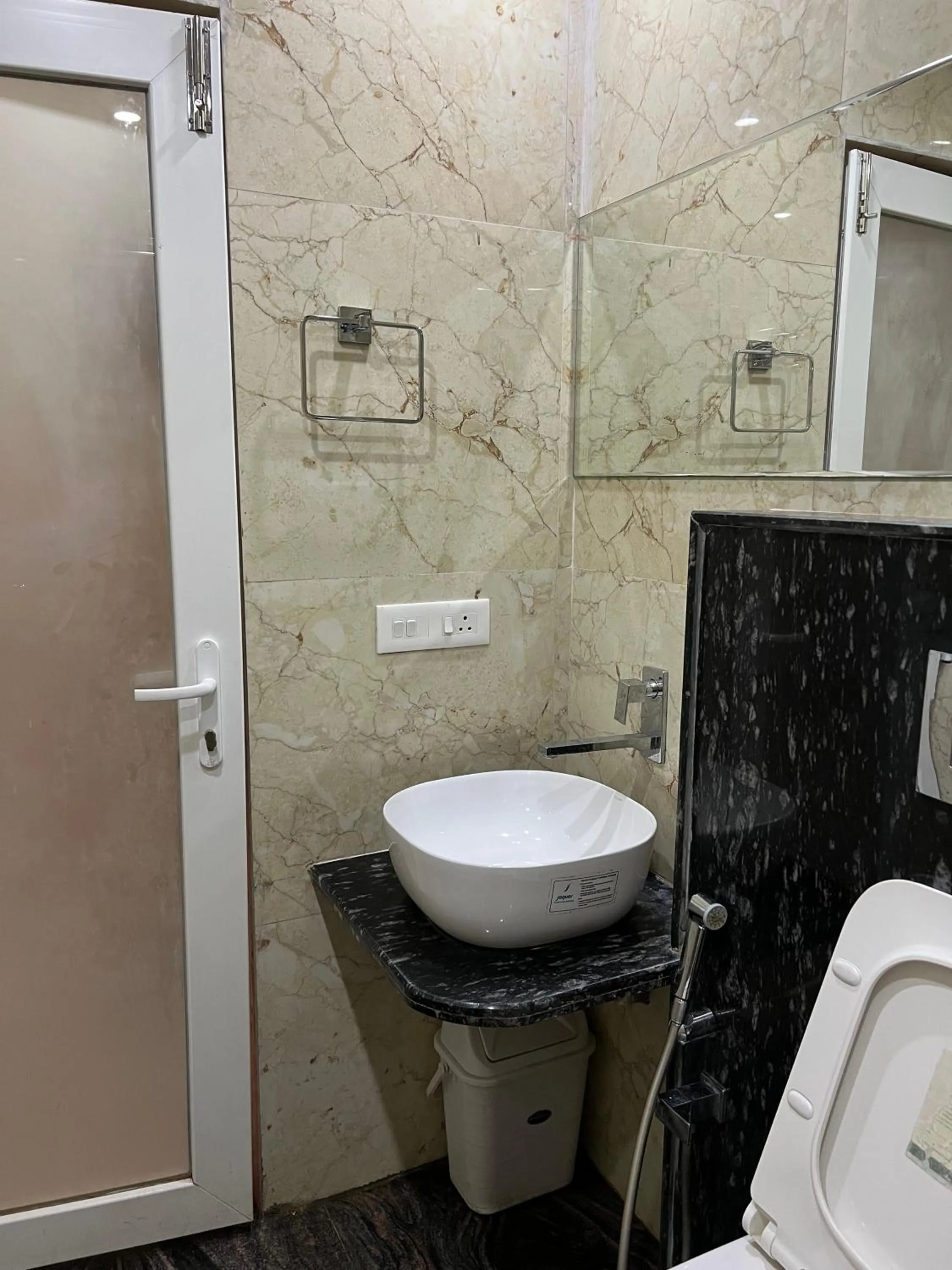 Bathroom in Hotel Lee Garden Near to Blue Flag Beach 500 Mtrs