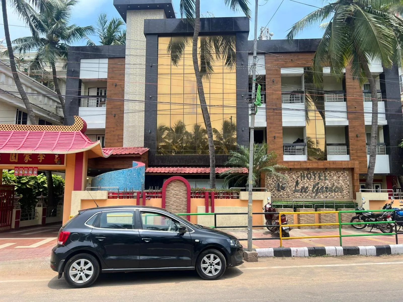 Property building in Hotel Lee Garden Near to Blue Flag Beach 500 Mtrs