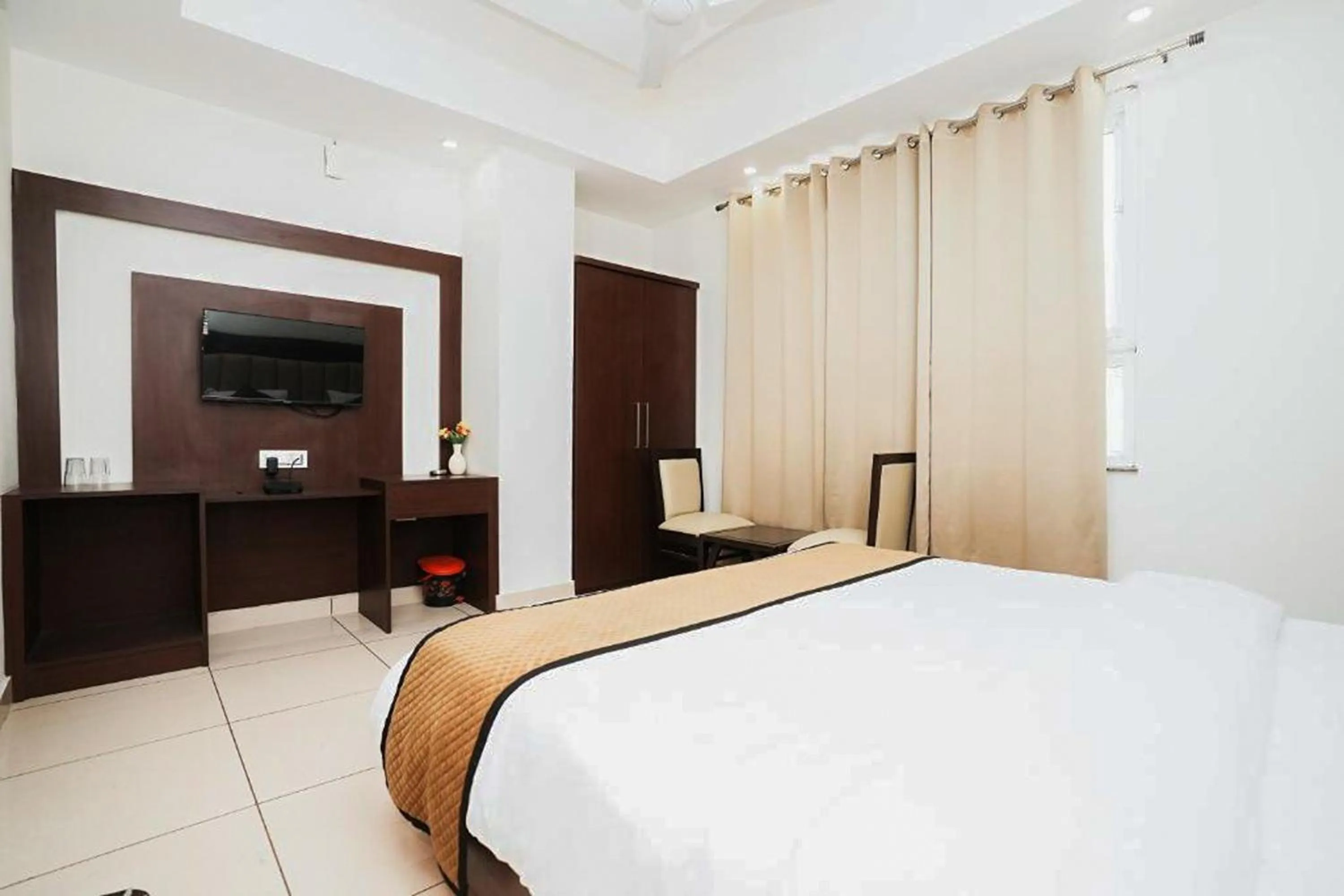 Bedroom, Bed in Hotel The 7 Seas