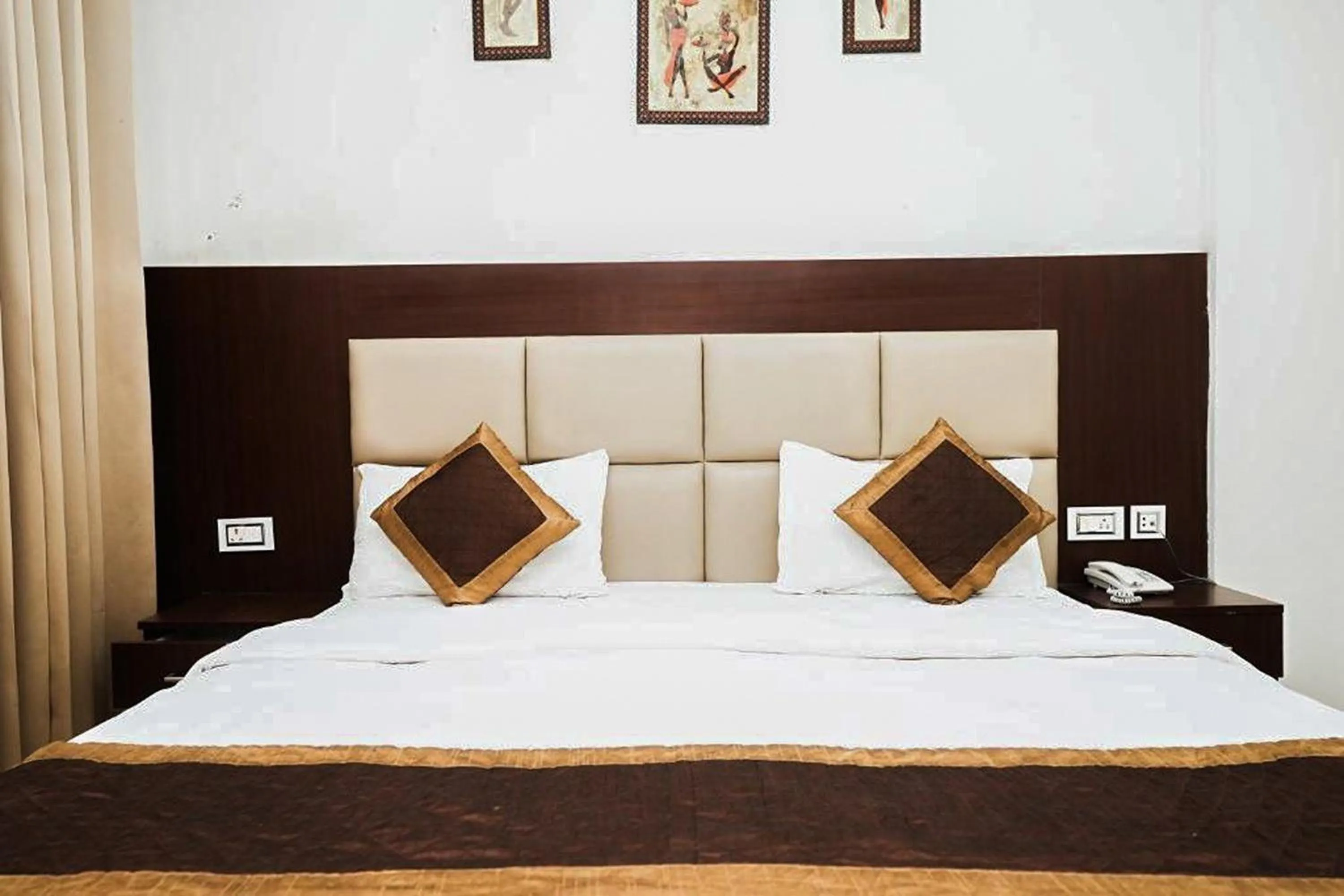 Bedroom, Bed in Hotel The 7 Seas