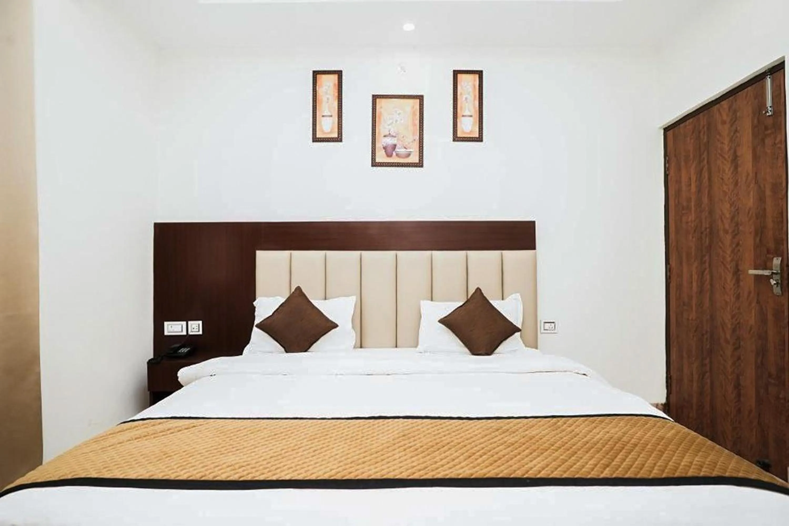 Bedroom, Bed in Hotel The 7 Seas