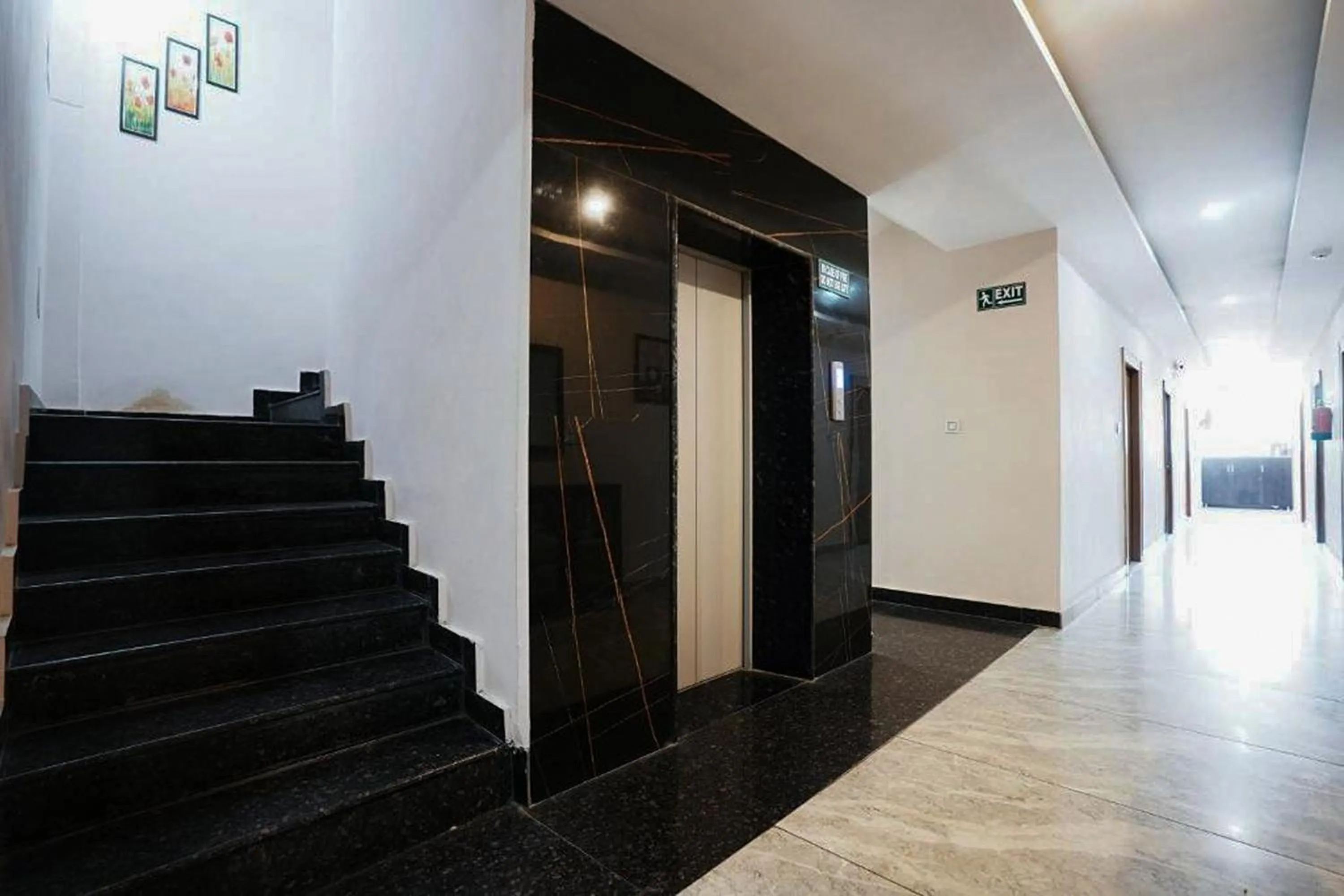 elevator in Hotel The 7 Seas