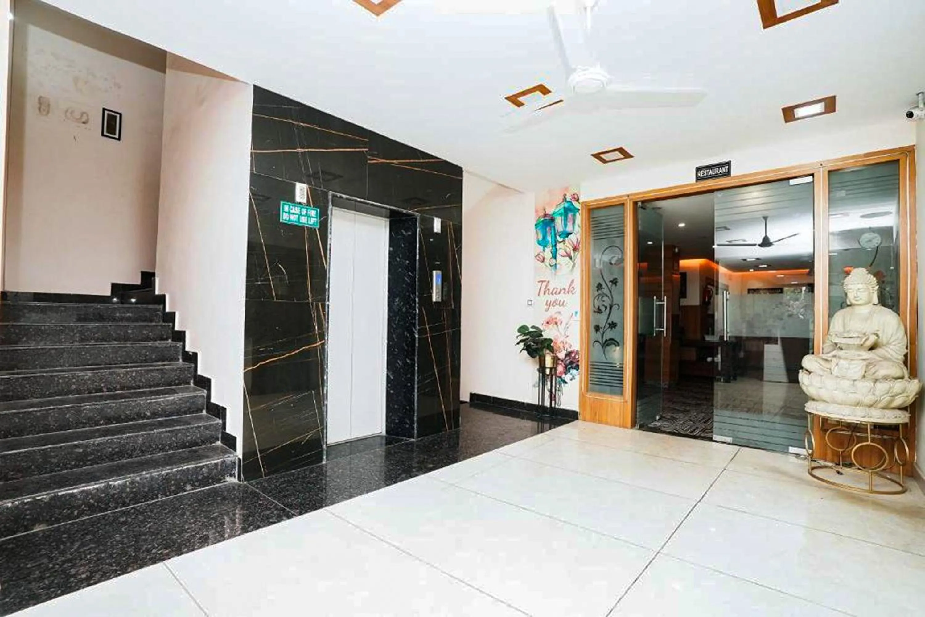 elevator in Hotel The 7 Seas