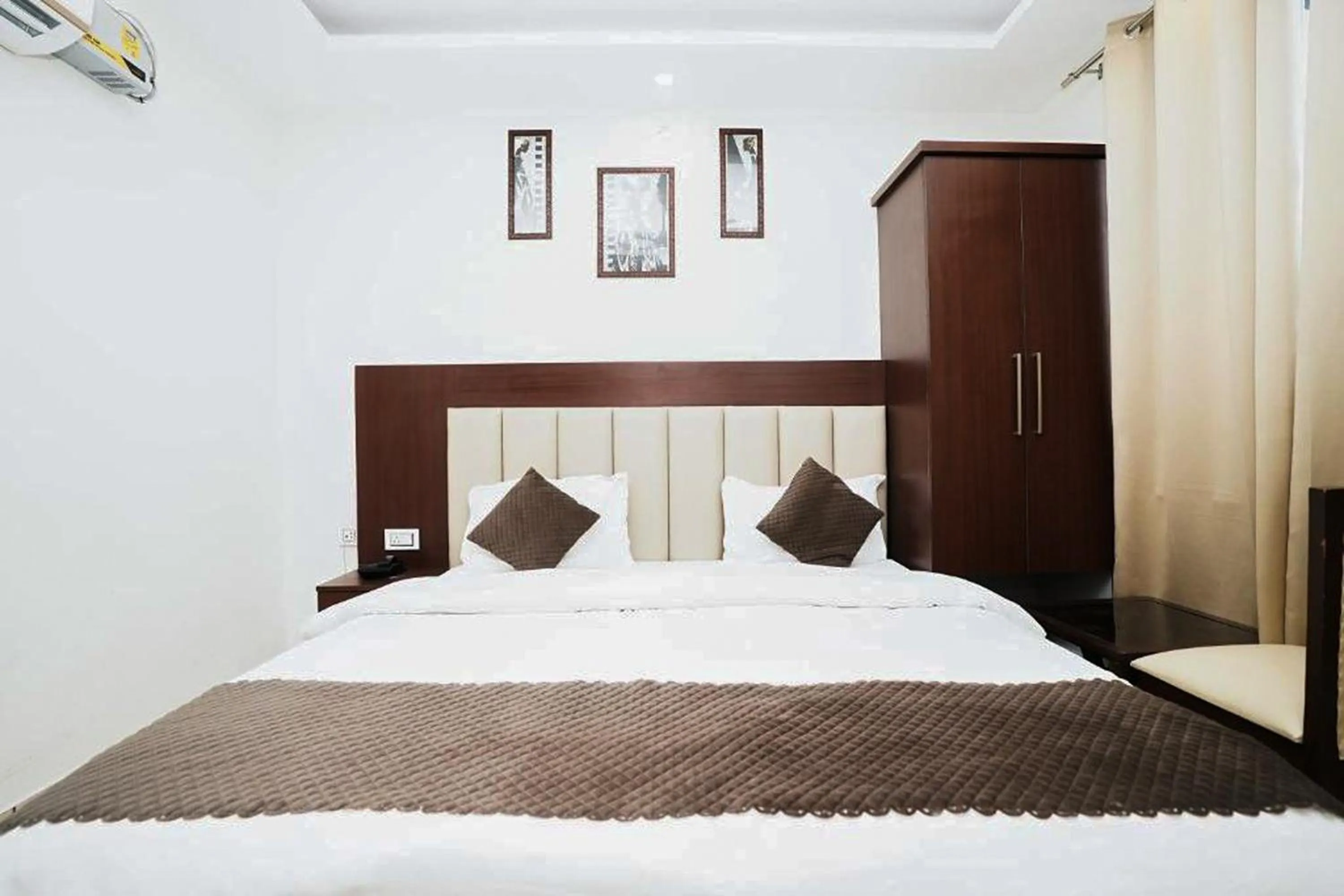 Bed in Hotel The 7 Seas