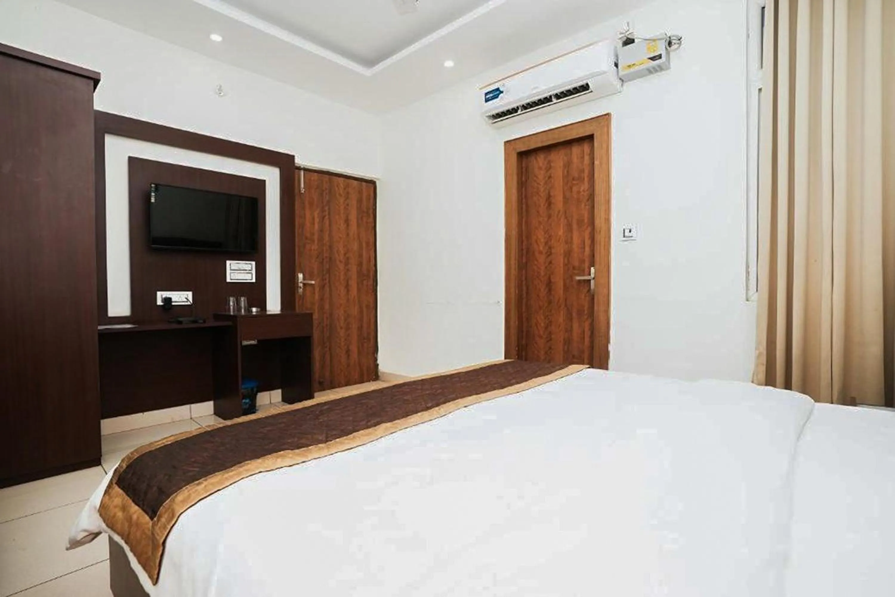 Bedroom, Bed in Hotel The 7 Seas