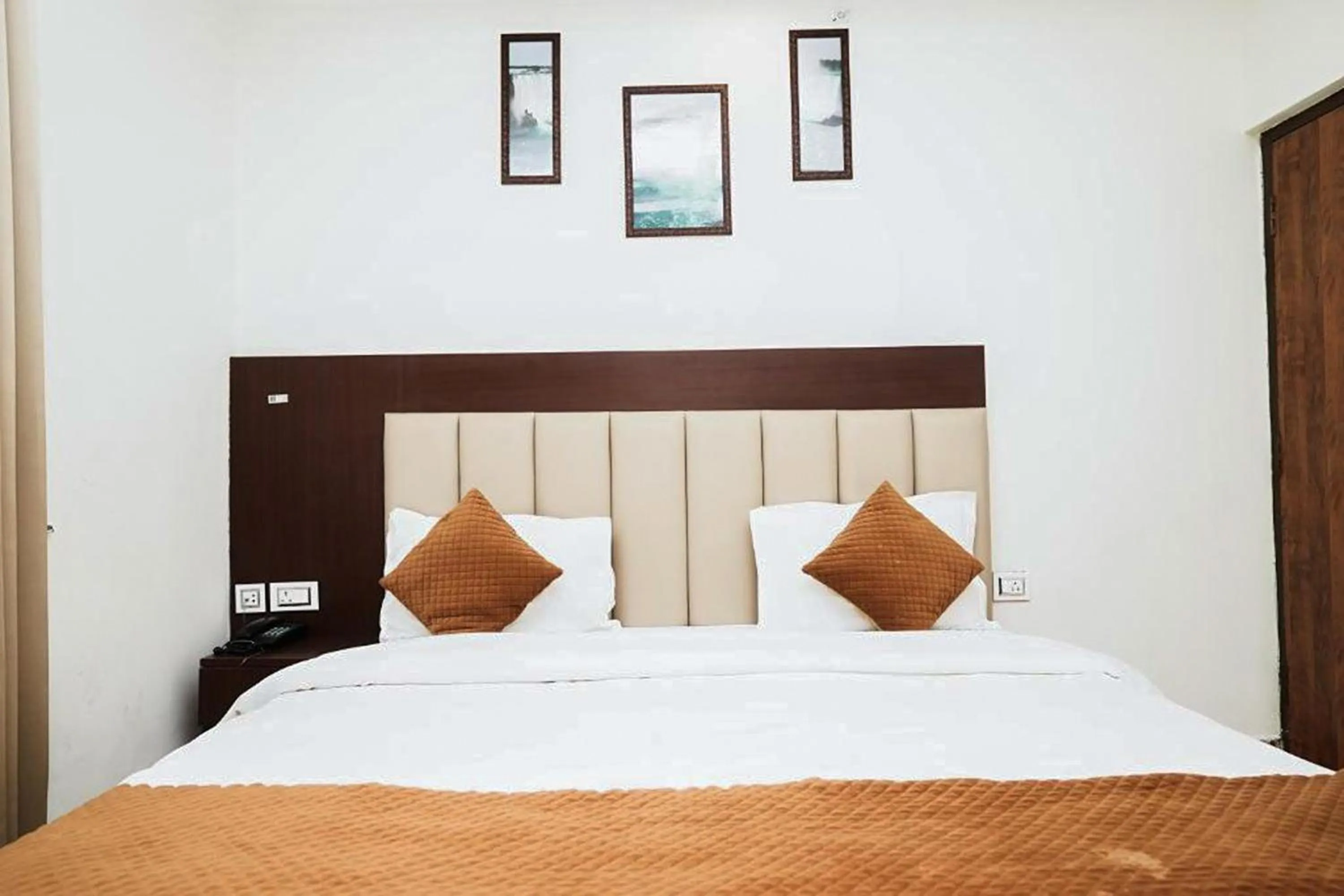 Bedroom, Bed in Hotel The 7 Seas