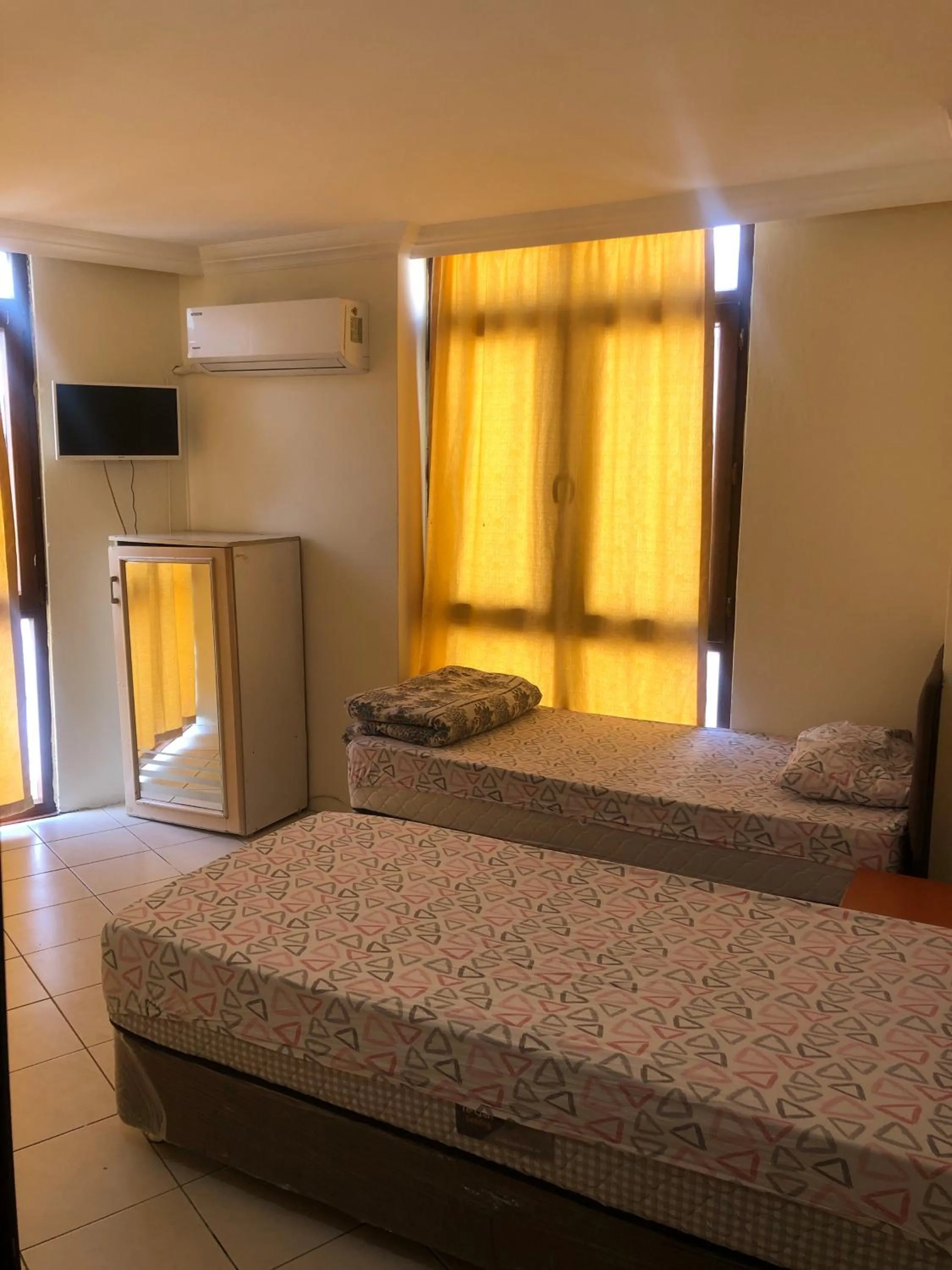 Communal lounge/ TV room, Bed in DİZLEK PANSİYON