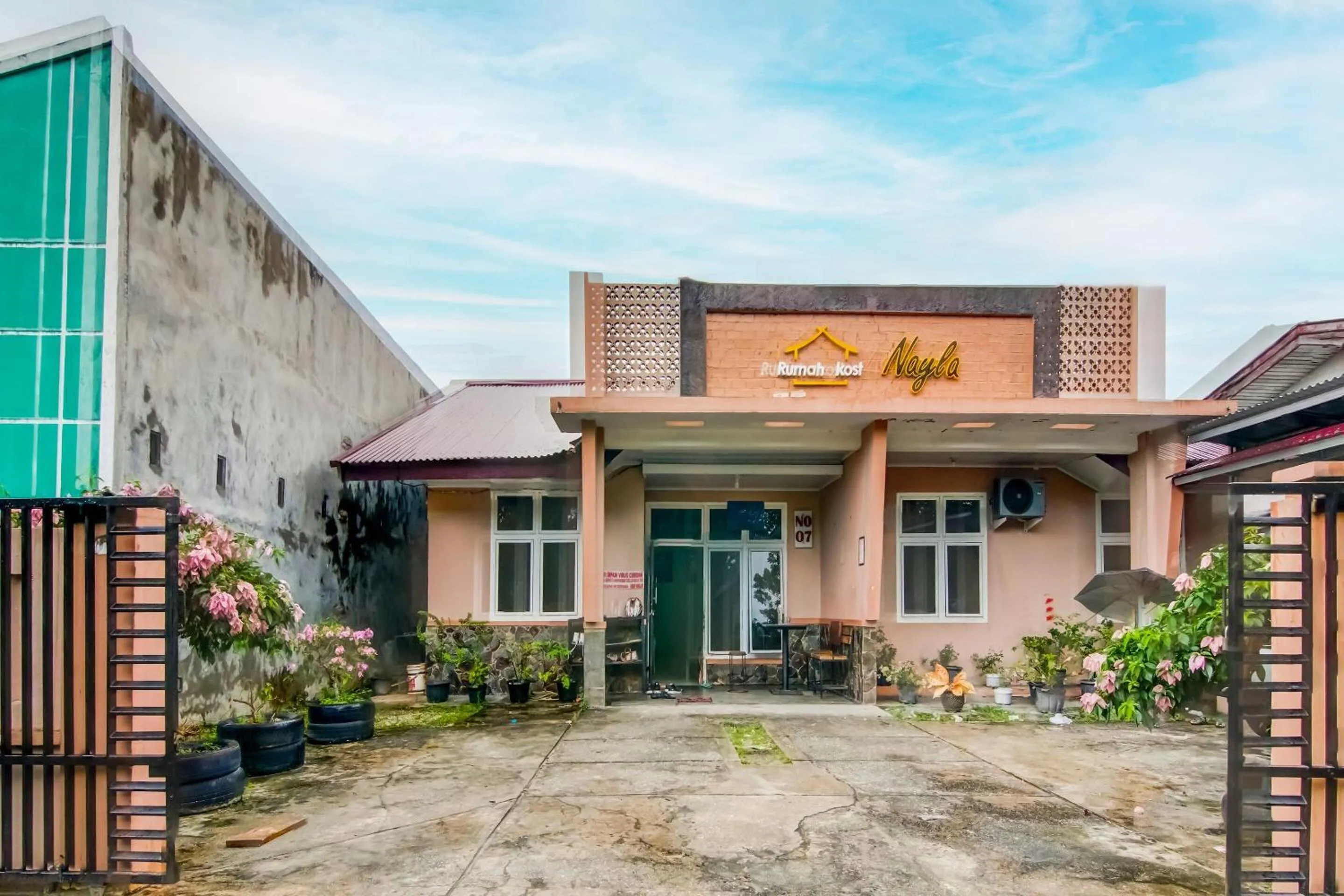 Facade/entrance in Hotel O Nayla Homestay Syariah Near Koro Koro Panam, Karaoke, Pool, & Cafe