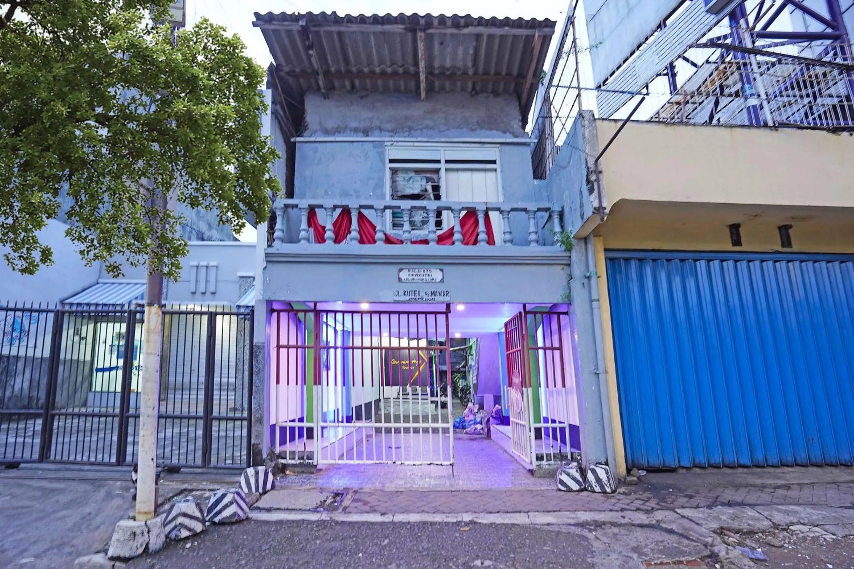 Facade/entrance in OYO Life 91867 Gangnam Style Kutai