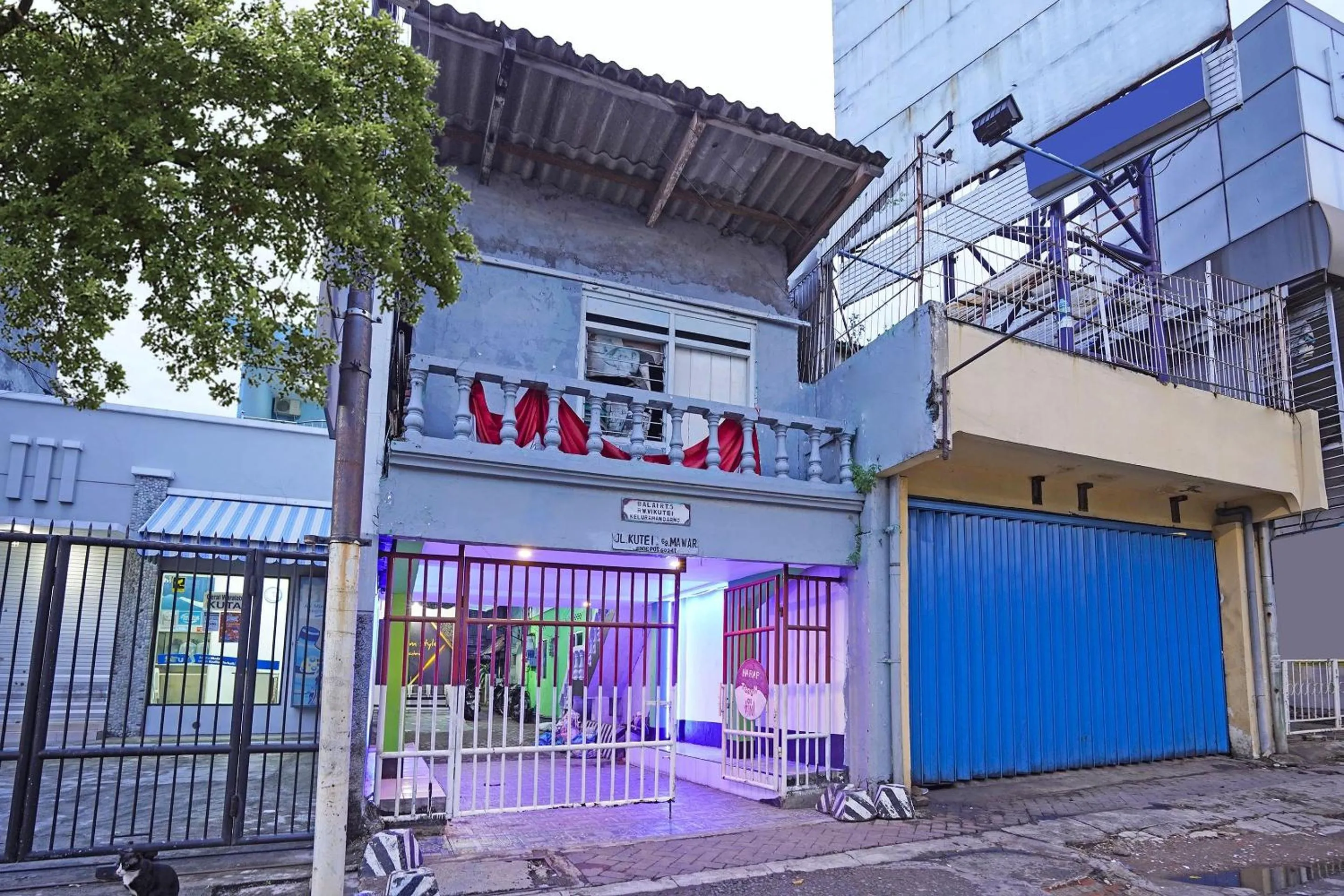 Facade/entrance in OYO Life 91867 Gangnam Style Kutai