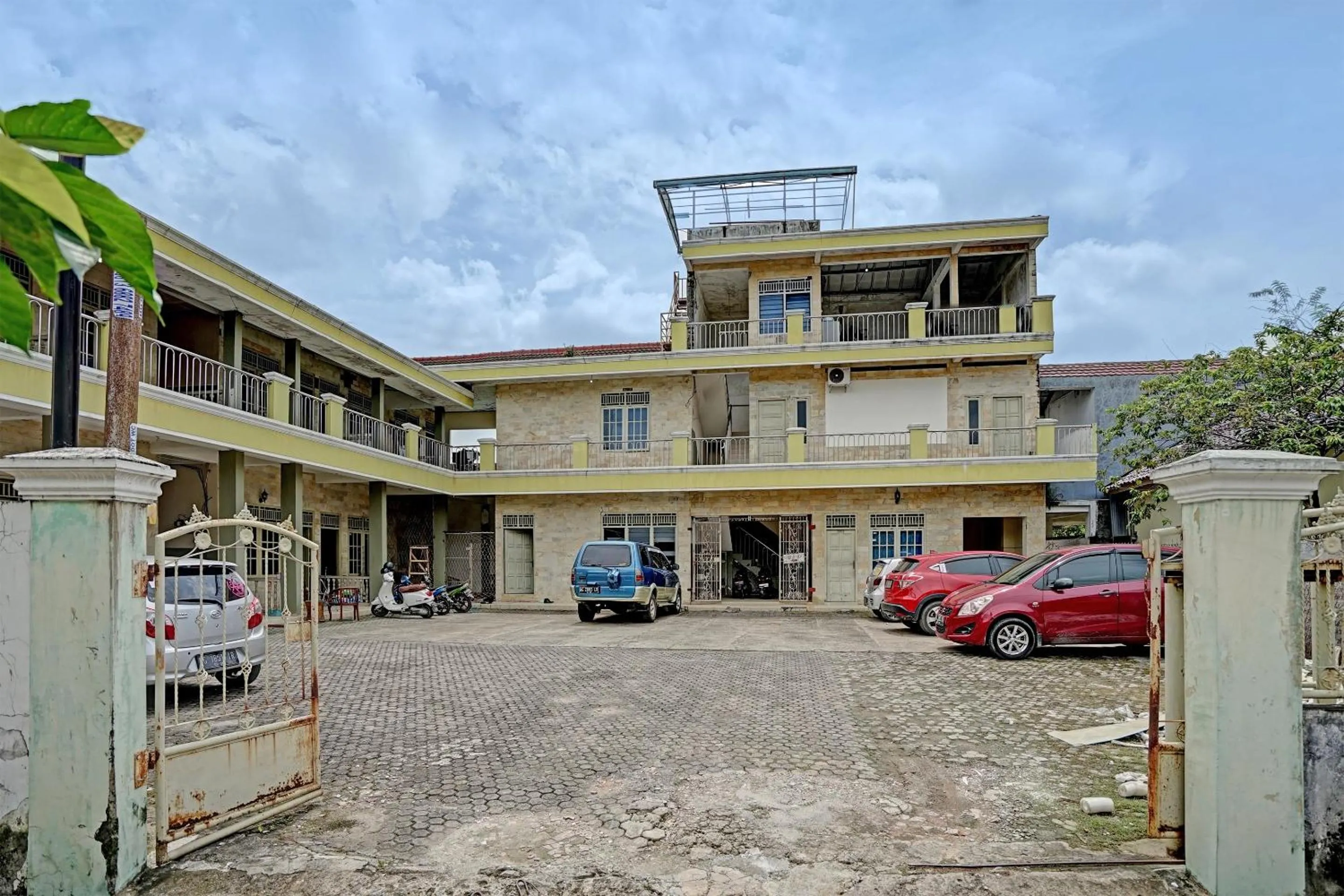 Facade/entrance in OYO Life 91873 Nugraha Kost