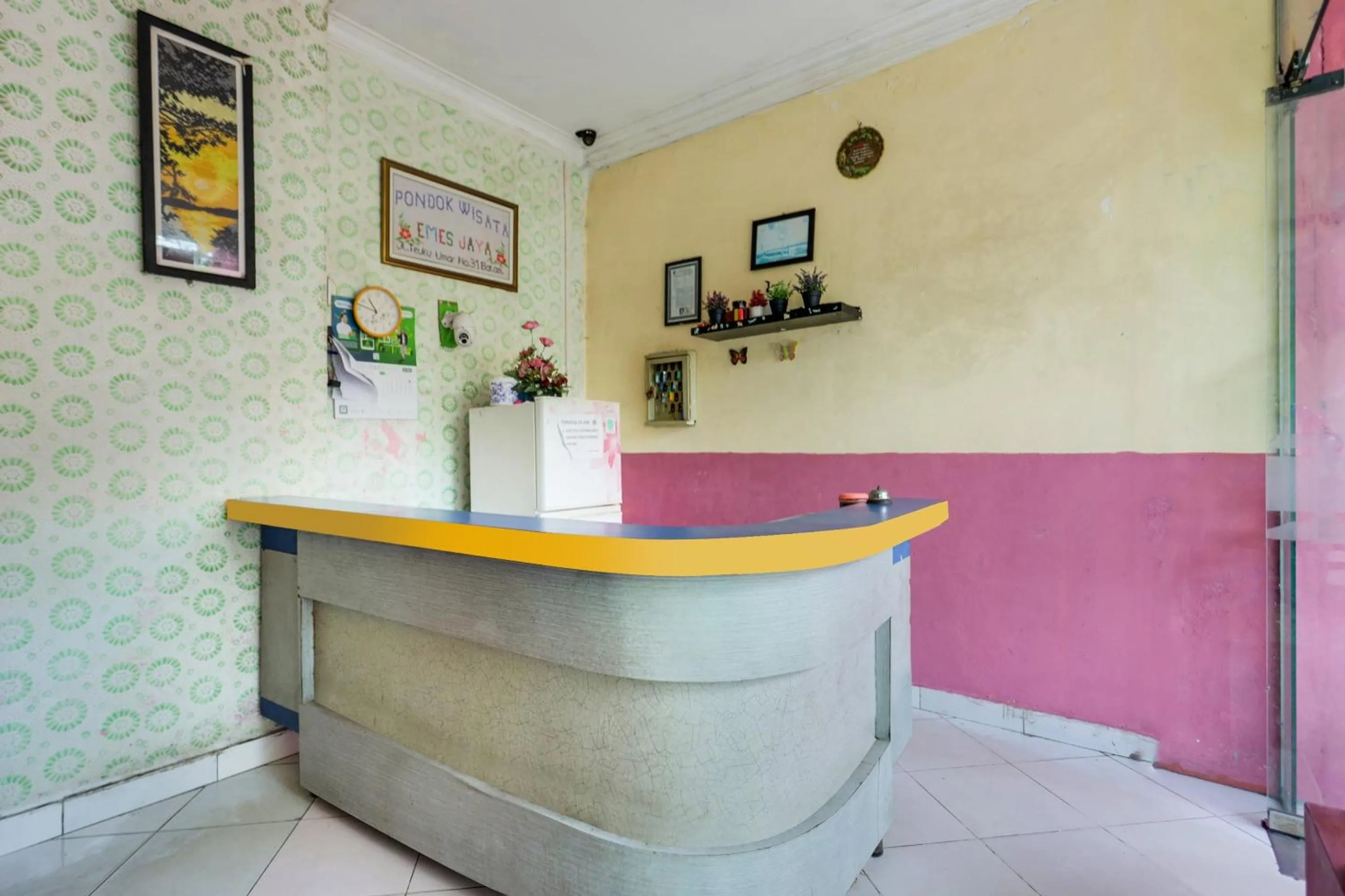 Lobby or reception in Hotel O Emes Jaya HomestayNearSamsung Electronic Indonesia PT