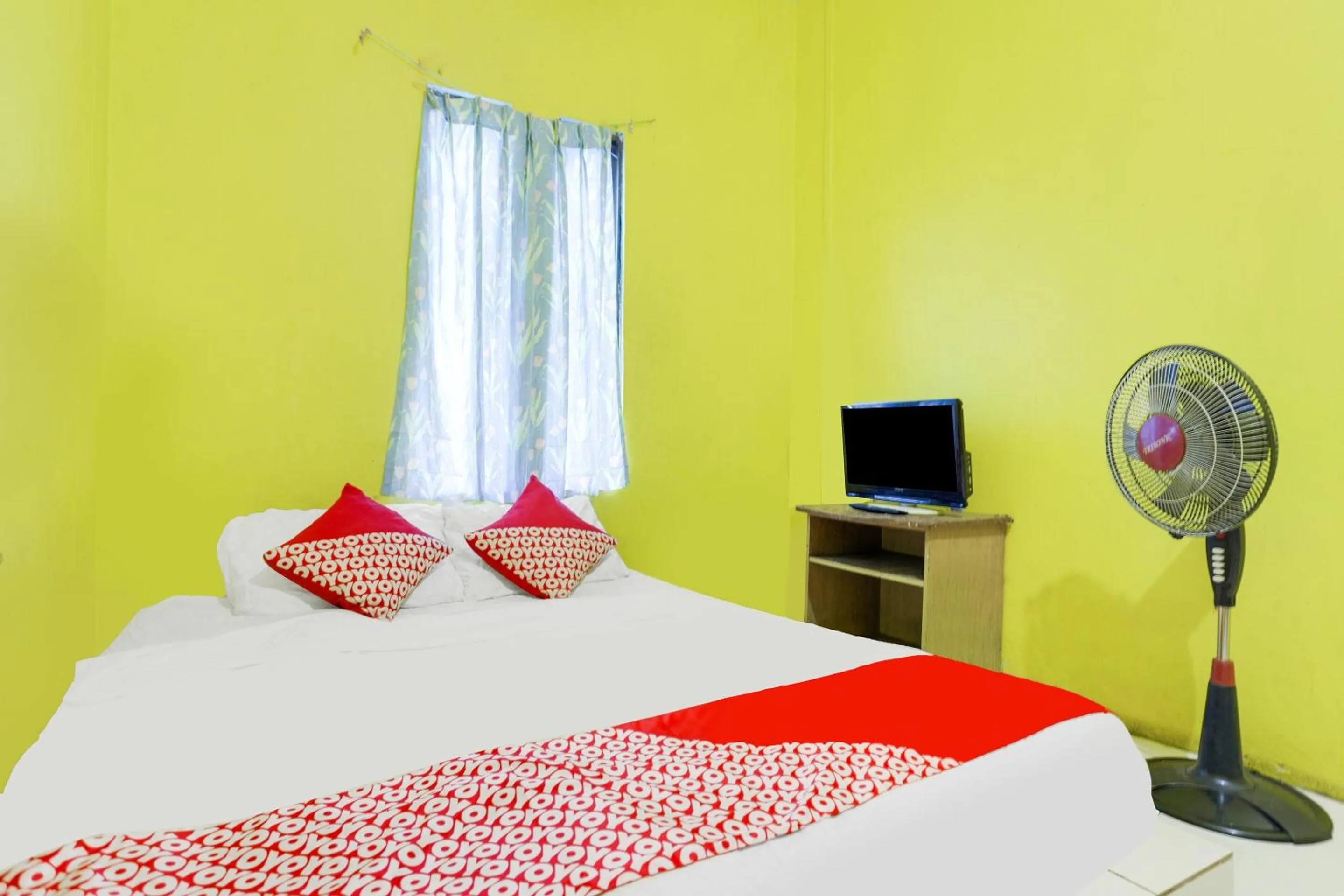 Bedroom, Bed in Hotel O Emes Jaya HomestayNearSamsung Electronic Indonesia PT
