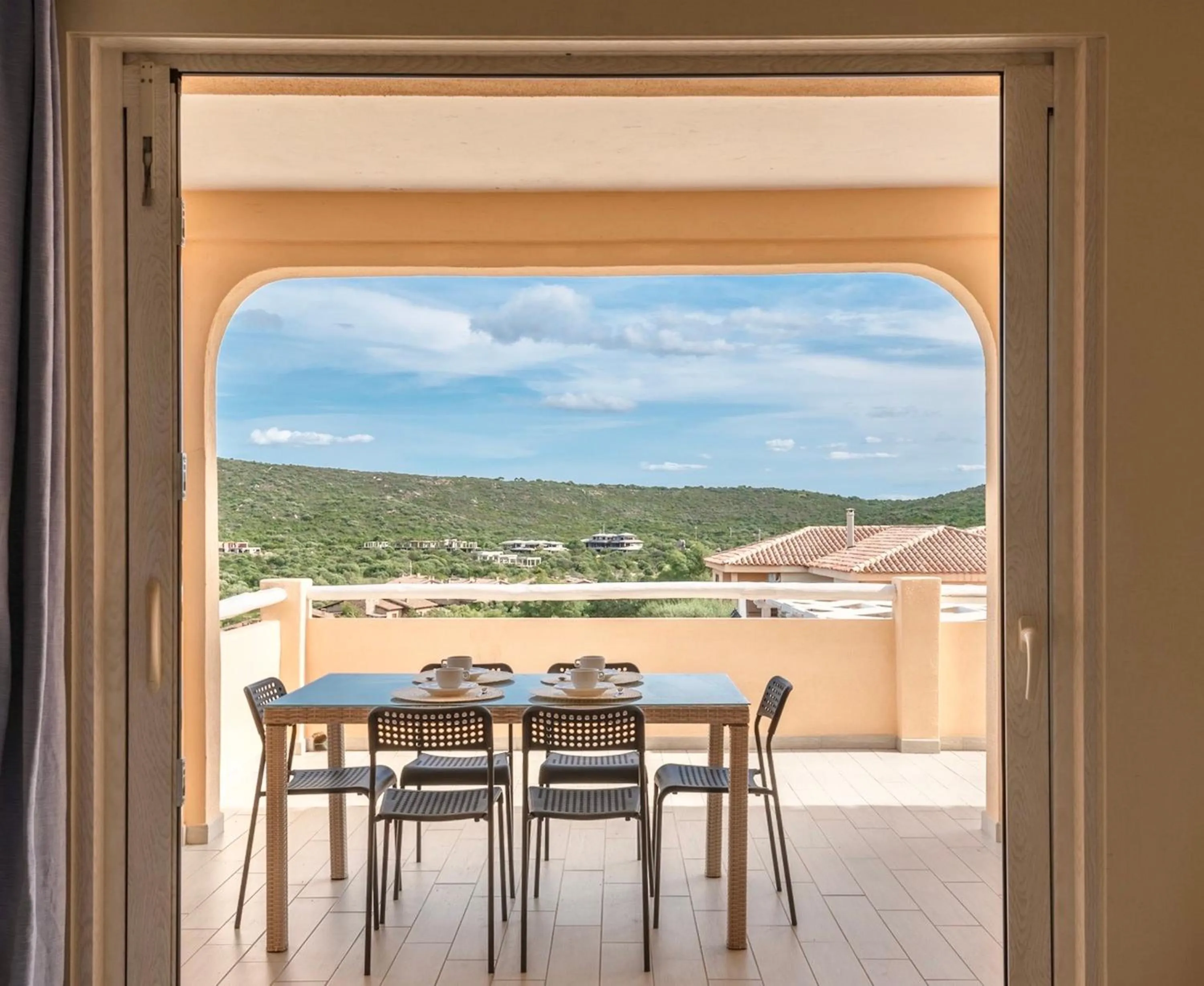 Day in Residence a Golfo di Marinella a 450 mt dal mare