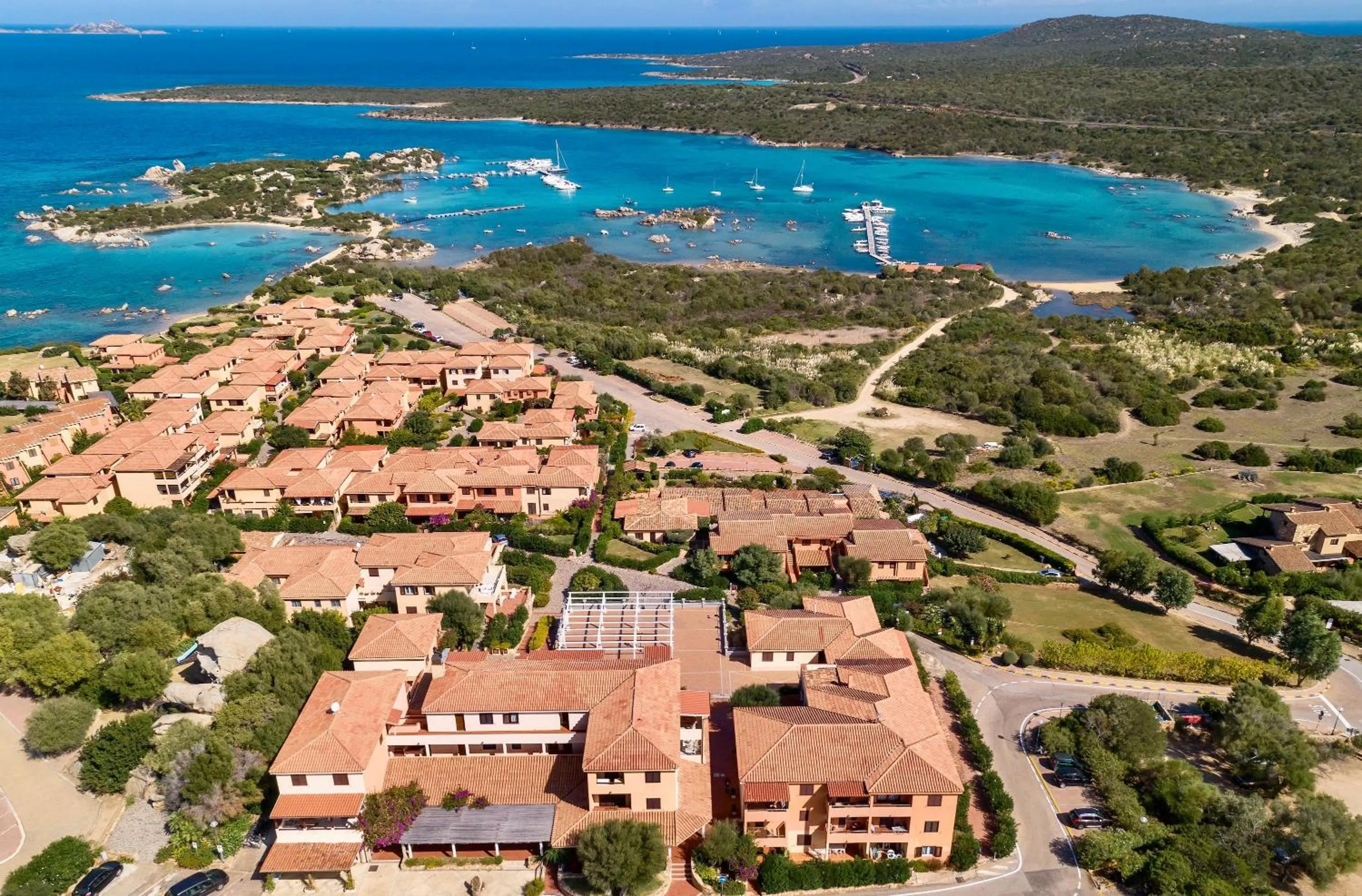 Bird's eye view in Residence a Golfo di Marinella a 450 mt dal mare