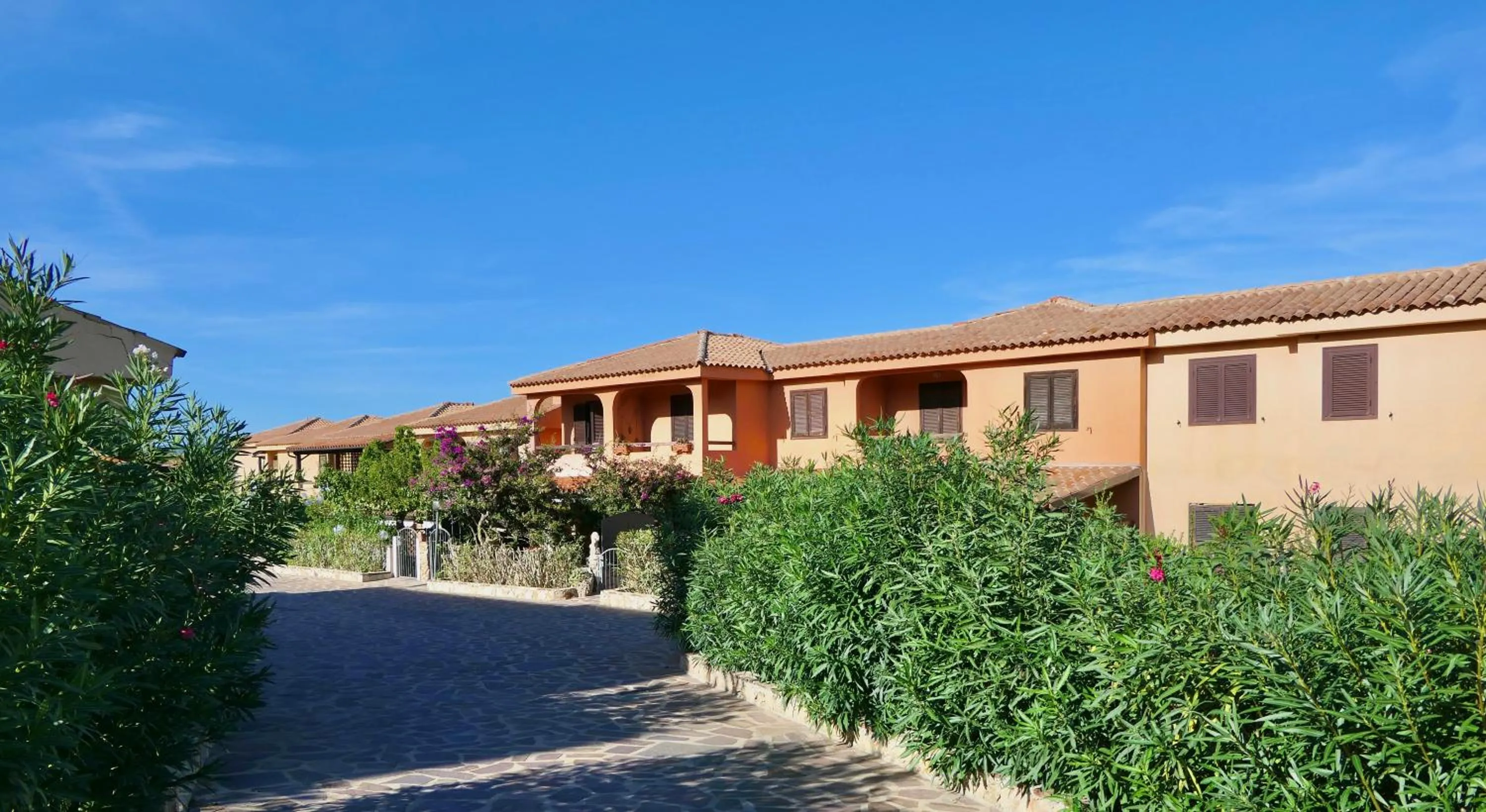 Property building in Residence a Golfo di Marinella a 450 mt dal mare