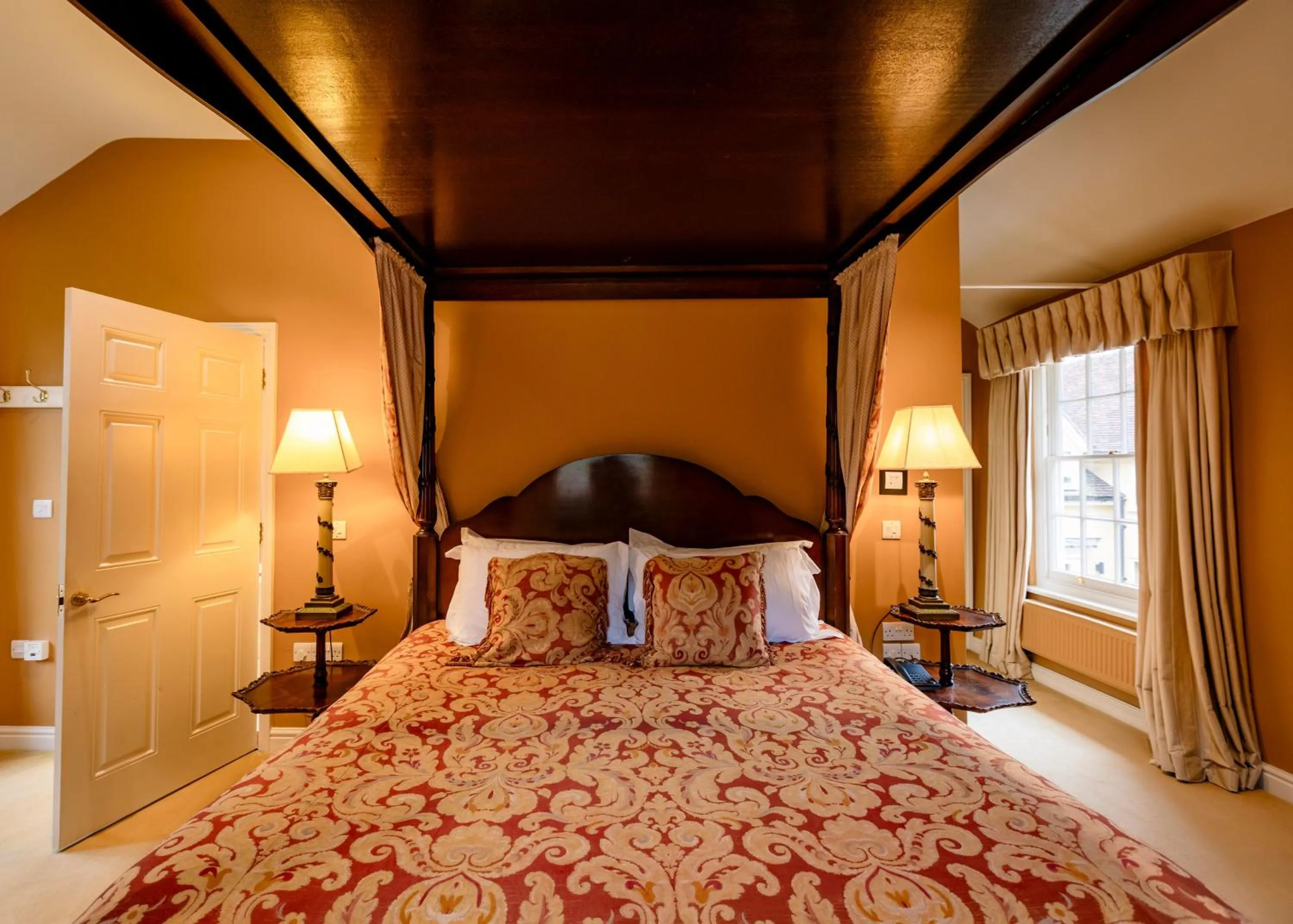 Bedroom, Bed in The Crown, Bildeston