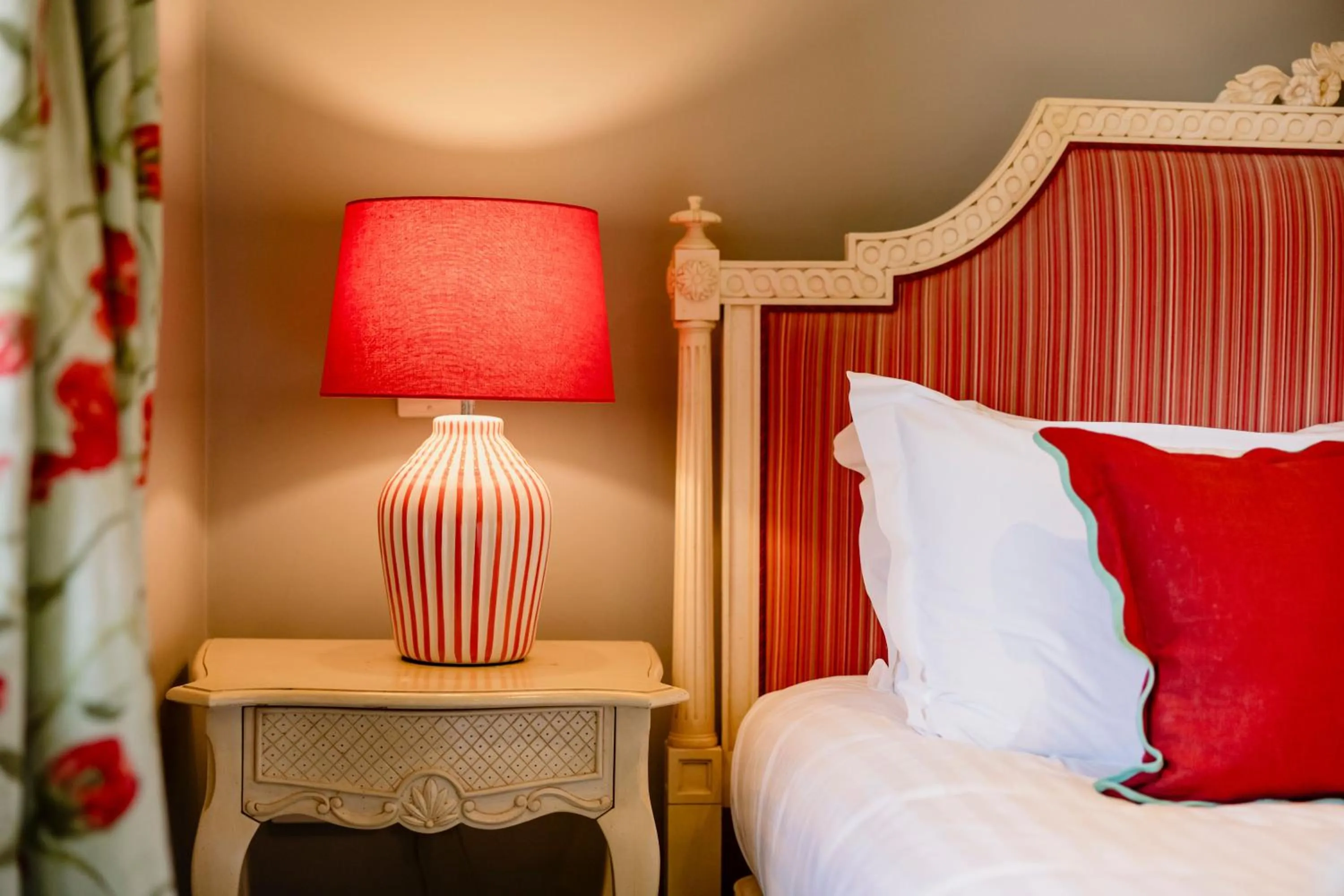 Bedroom, Bed in The Crown, Bildeston