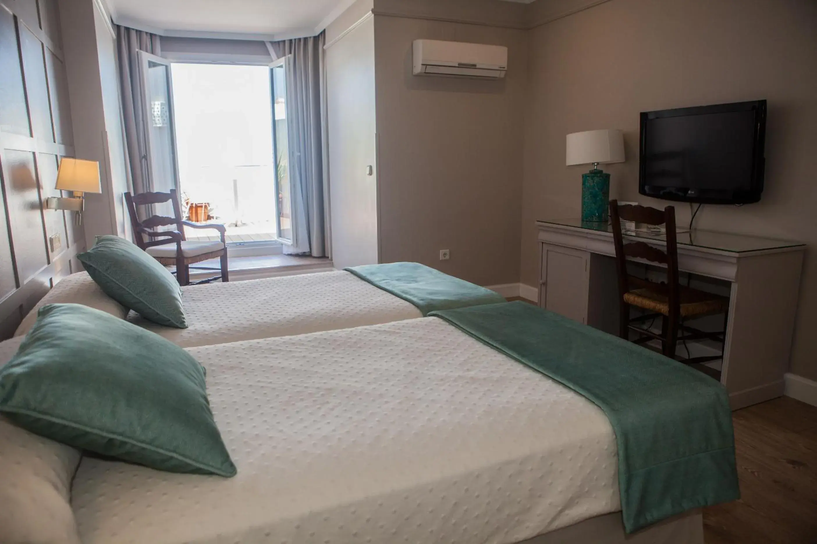 Double or Twin Room with Terrace in Hotel Doña Blanca Double or Twin Room with Terrace in Hotel Doña Blanca